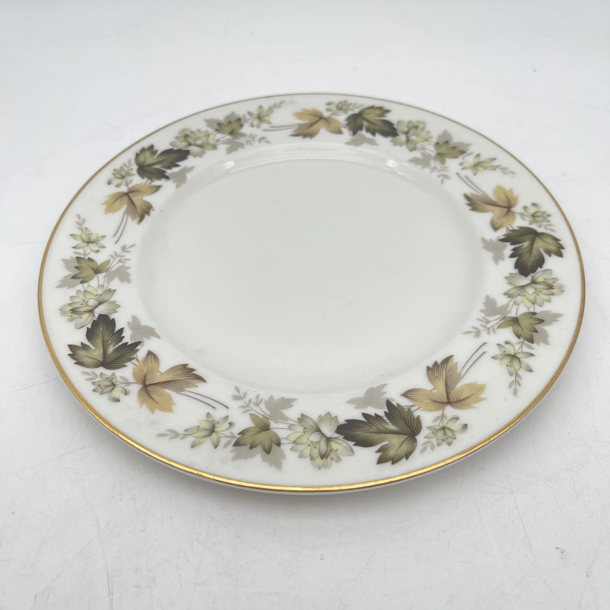 Royal Doulton /甜点盘（中盘）/ Larchmont / 20c中后期/瓷器/英国/ 叶柄，金彩，黄金轮辋，中国越洋，半透明瓷，白瓷/[复古]