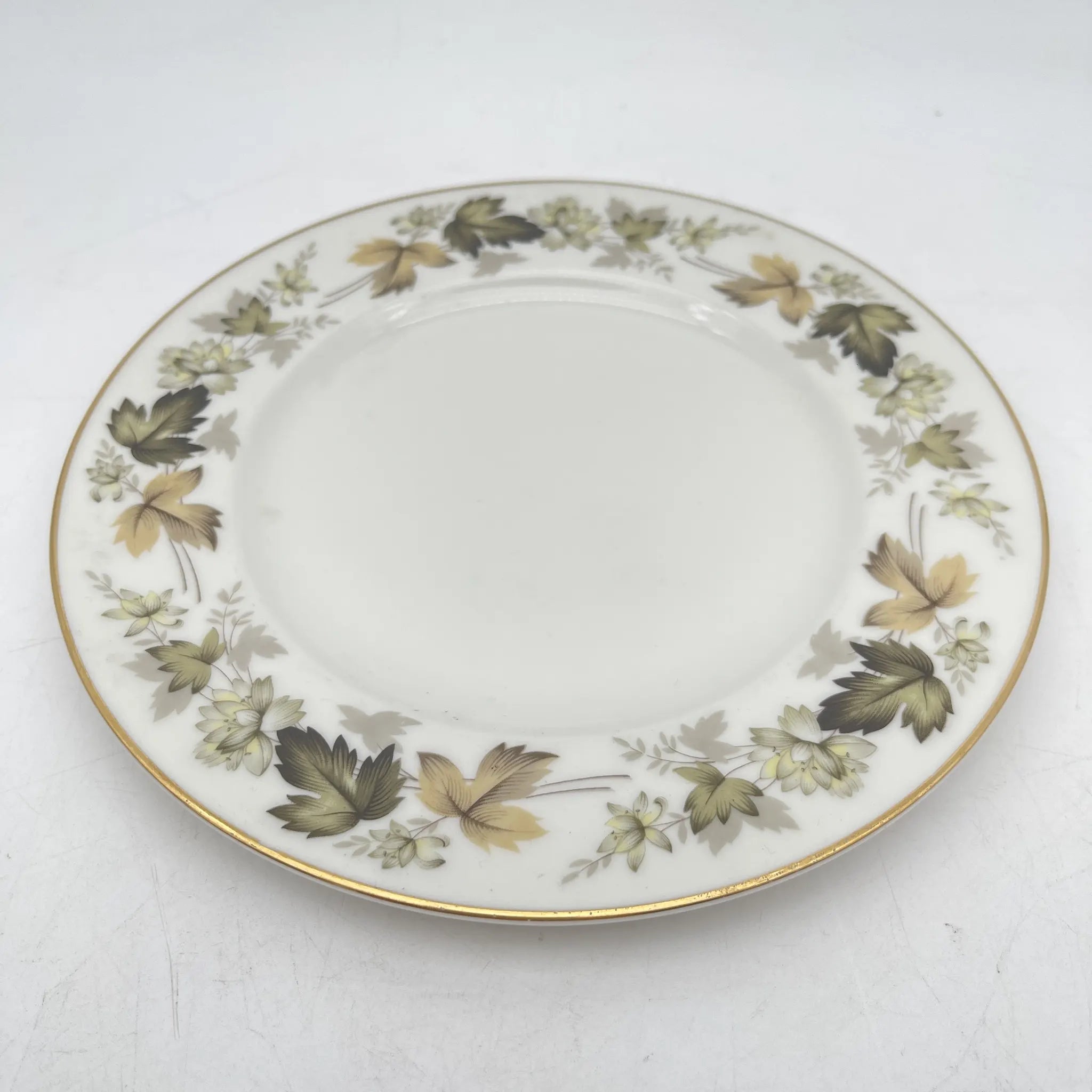 Royal Doulton /甜点盘（中盘）/ Larchmont / 20c中后期/瓷器/英国/ 叶柄，金彩，黄金轮辋，中国越洋，半透明瓷，白瓷/[复古]