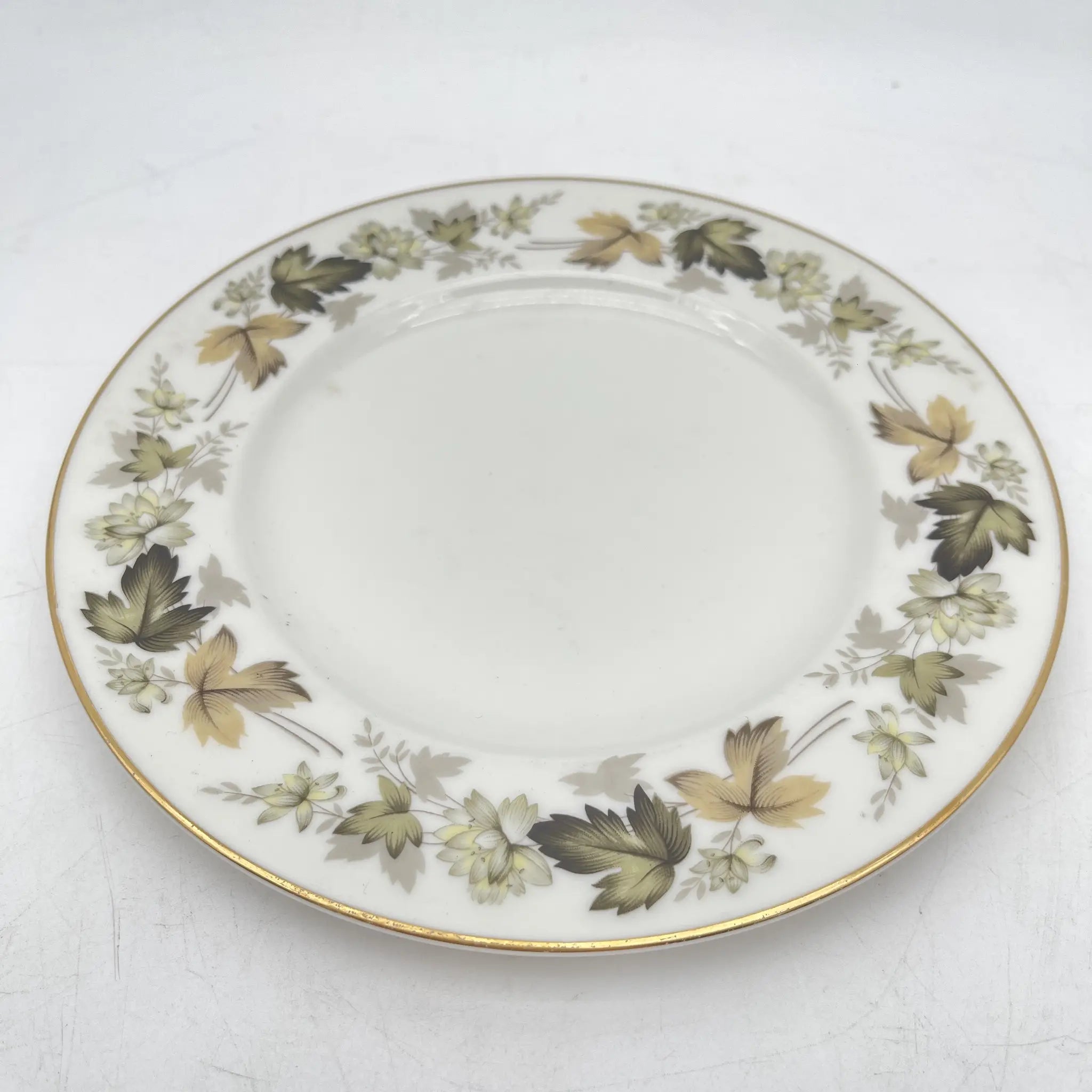 Royal Doulton /甜点盘（中盘）/ Larchmont / 20c中后期/瓷器/英国/ 叶柄，金彩，黄金轮辋，中国越洋，半透明瓷，白瓷/[复古]