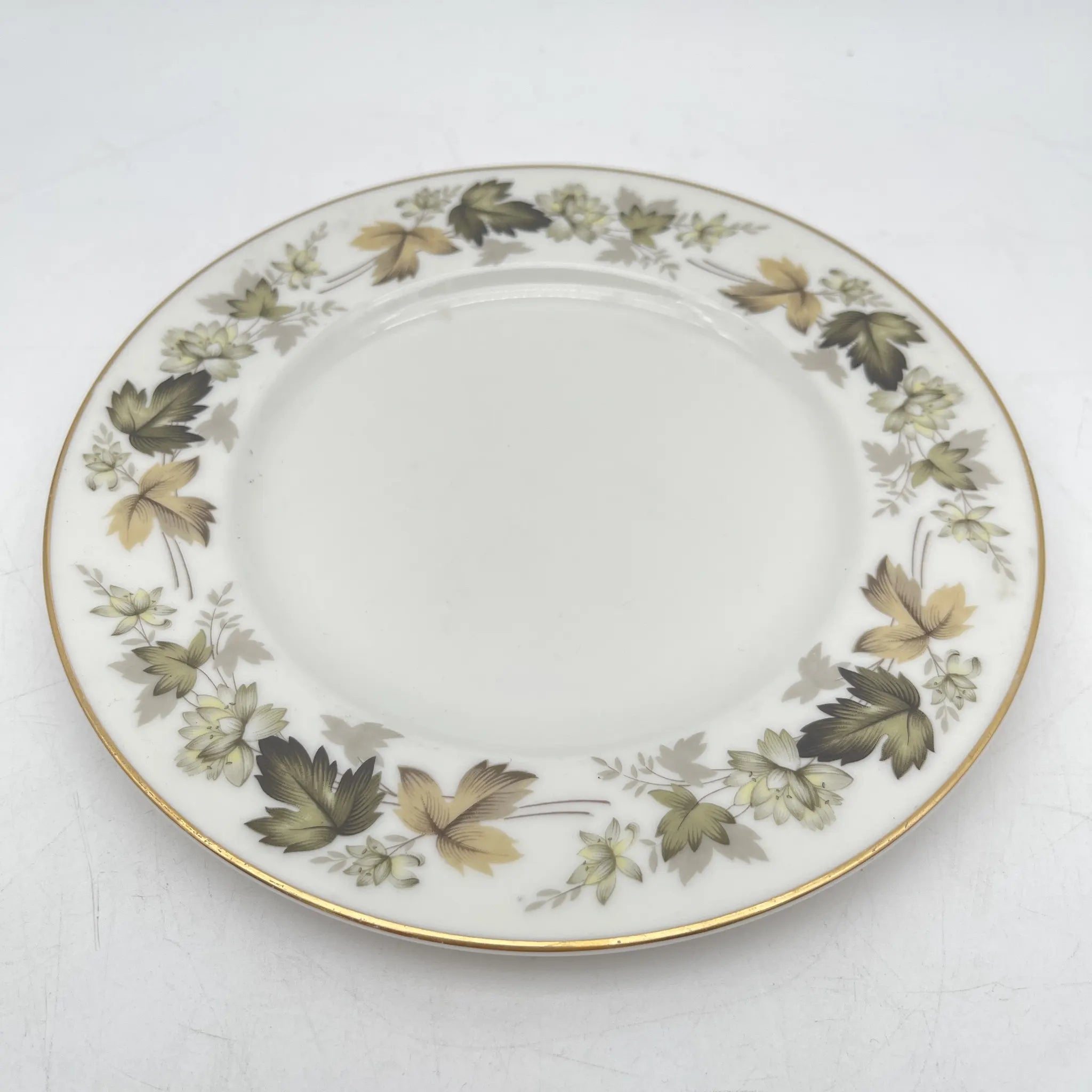 Royal Doulton /甜点盘（中盘）/ Larchmont / 20c中后期/瓷器/英国/ 叶柄，金彩，黄金轮辋，中国越洋，半透明瓷，白瓷/[复古]