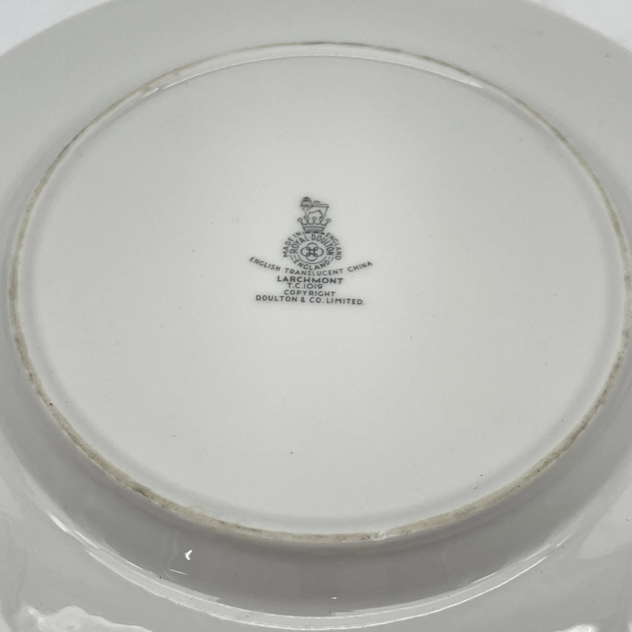 Royal Doulton /甜点盘（中盘）/ Larchmont / 20c中后期/瓷器/英国/ 叶柄，金彩，黄金轮辋，中国越洋，半透明瓷，白瓷/[复古]