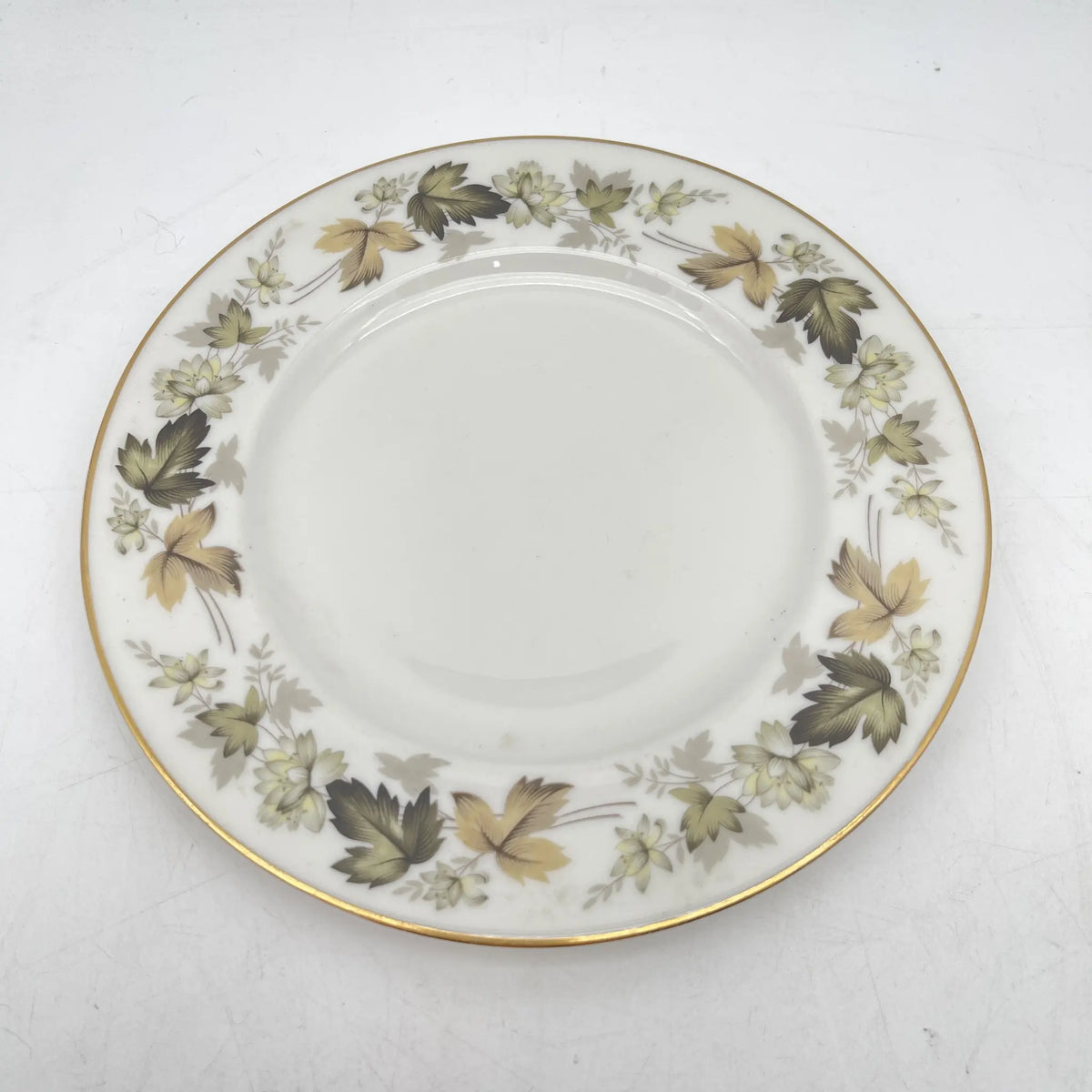 Royal Doulton /甜点盘（中盘）/ Larchmont / 20c中后期/瓷器/英国/ 叶柄，金彩，黄金轮辋，中国越洋，半透明瓷，白瓷/[复古]