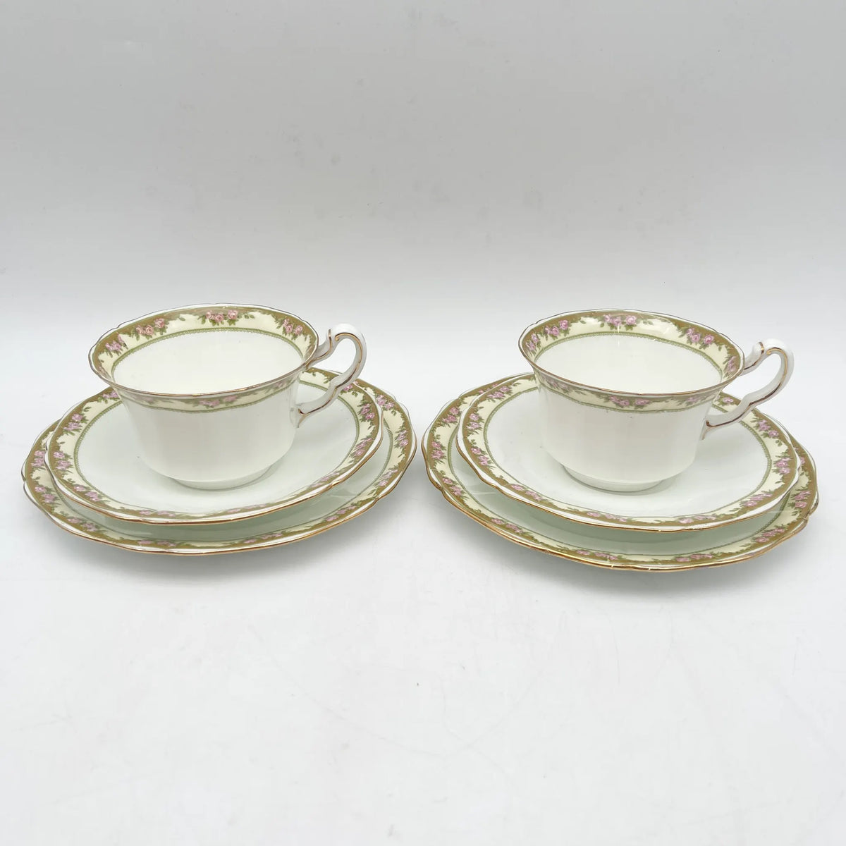 E. Hughes / トリオ(C&S+デザートプレート)2P / Paladin China / 20C中期 / 磁器 / イギリス / 金彩,ゴールドリム,白磁,ロココ調,薔薇,リーフ模様 / [アンティーク]