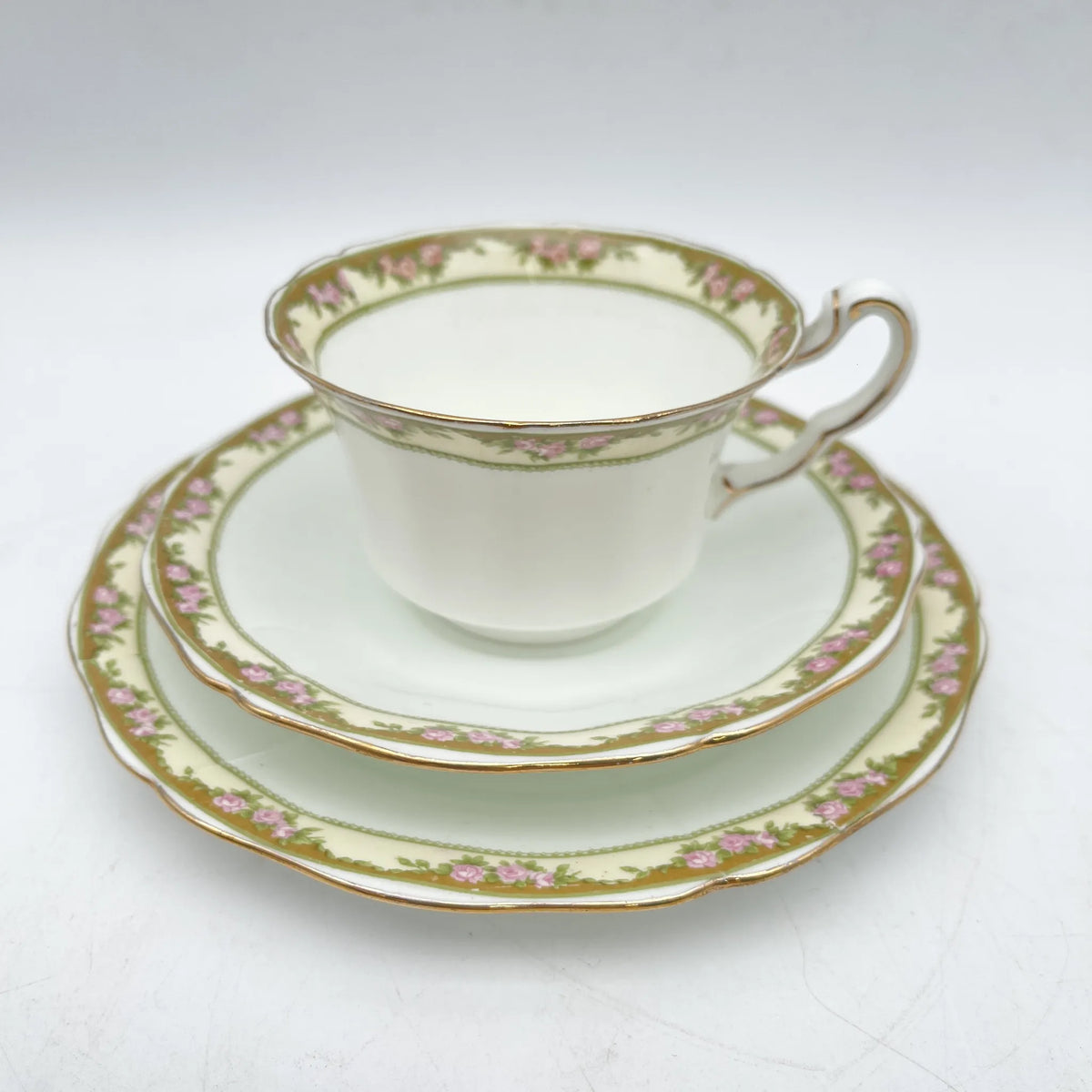 E. Hughes /三色菜+甜点盘/ Paladin China / 20c中期/瓷器/英国/金彩，金轮缘，白瓷，洛可可风格，玫瑰，叶子图案/[复古]