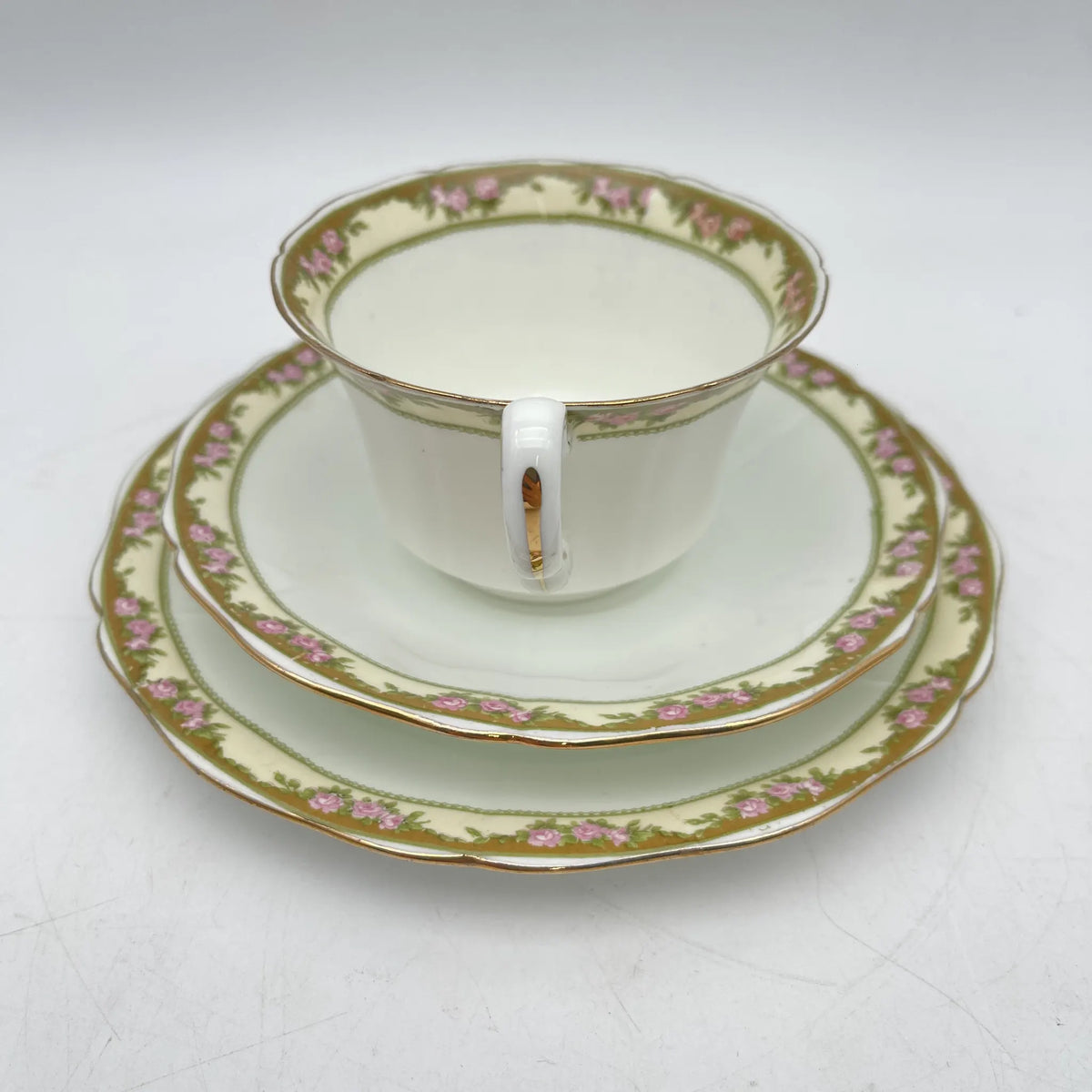 E. Hughes /三色菜+甜点盘/ Paladin China / 20c中期/瓷器/英国/金彩，金轮缘，白瓷，洛可可风格，玫瑰，叶子图案/[复古]