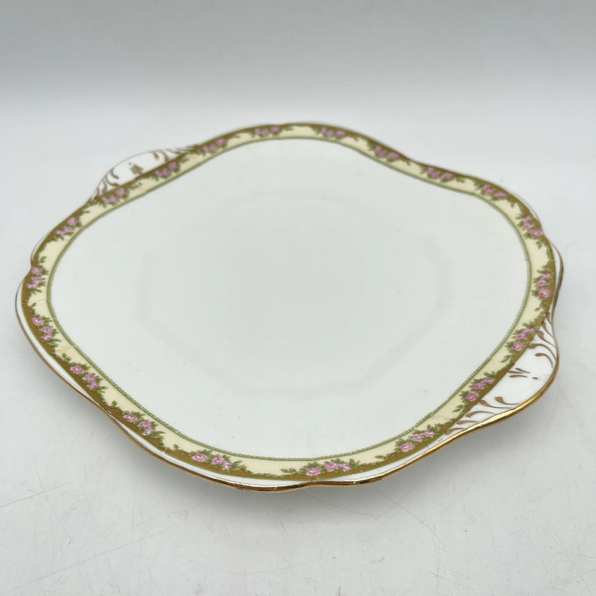 E. Hughes /盘子/ Paladin China / 20c中期/瓷器/英国/金彩，金轮缘，白瓷，洛可可风格，玫瑰，叶子图案/[古董]