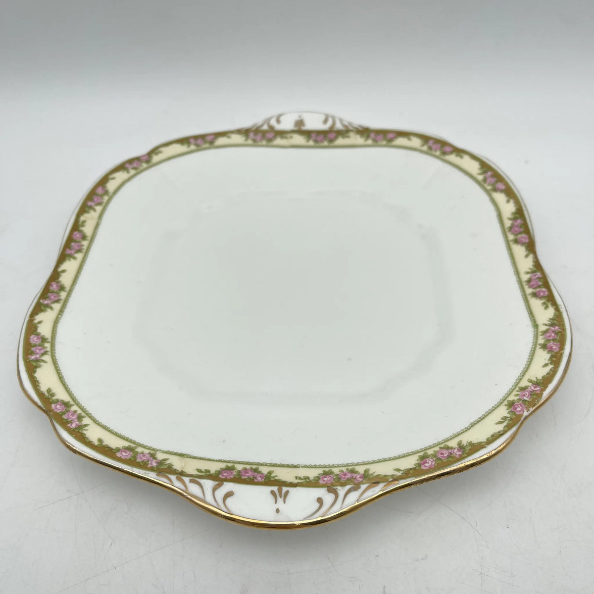 E. Hughes /盘子/ Paladin China / 20c中期/瓷器/英国/金彩，金轮缘，白瓷，洛可可风格，玫瑰，叶子图案/[古董]