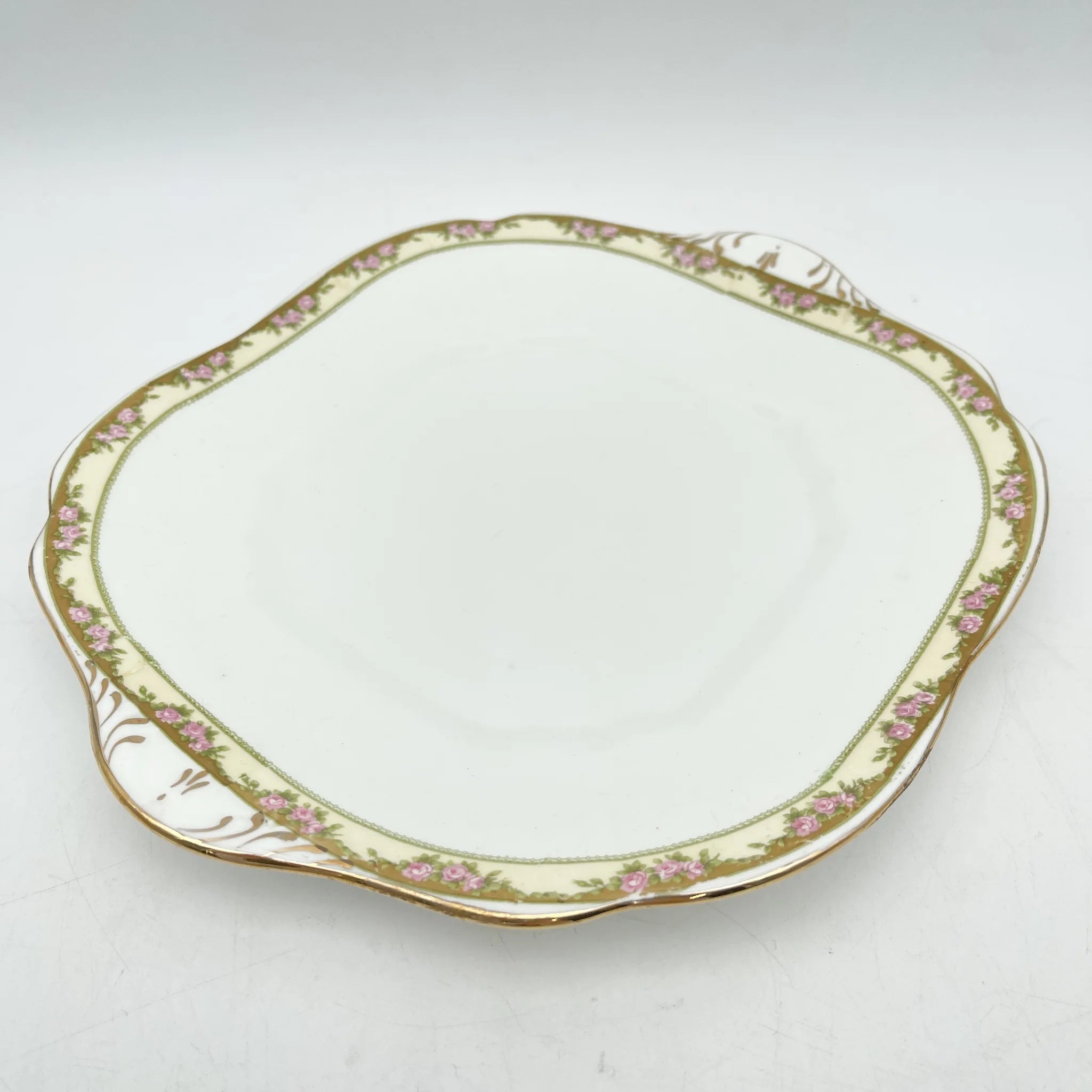 E. Hughes /盘子/ Paladin China / 20c中期/瓷器/英国/金彩，金轮缘，白瓷，洛可可风格，玫瑰，叶子图案/[古董]