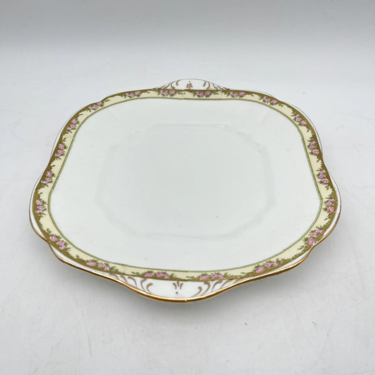 E. Hughes /盘子/ Paladin China / 20c中期/瓷器/英国/金彩，金轮缘，白瓷，洛可可风格，玫瑰，叶子图案/[古董]