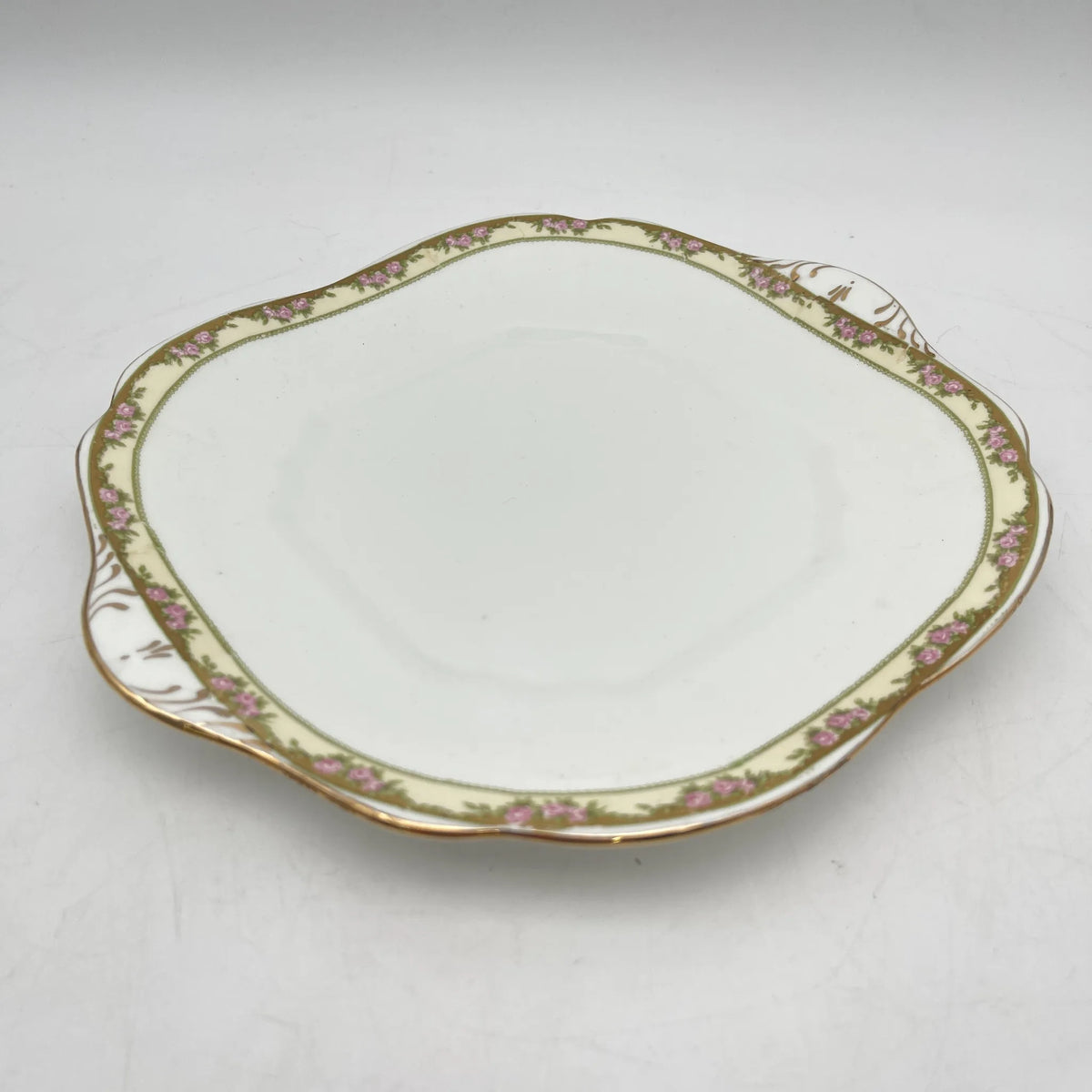 E. Hughes /盘子/ Paladin China / 20c中期/瓷器/英国/金彩，金轮缘，白瓷，洛可可风格，玫瑰，叶子图案/[古董]