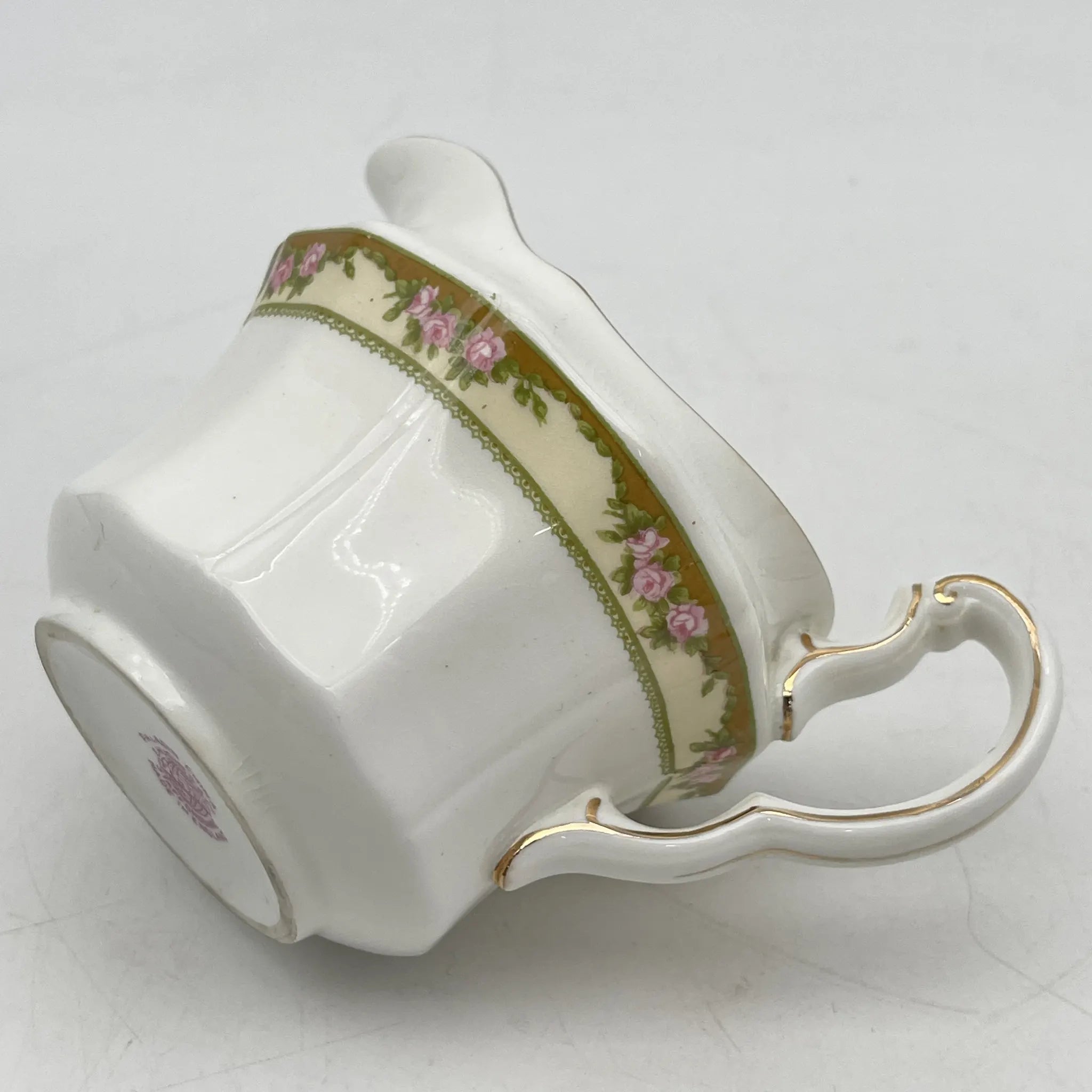 E. Hughes / Creamer (Pitcher) / Paladin China / Mid-20C / Porcelain / England / Gold color, gold rim, white porcelain, Rococo style, rose, leaf pattern / [Antique]