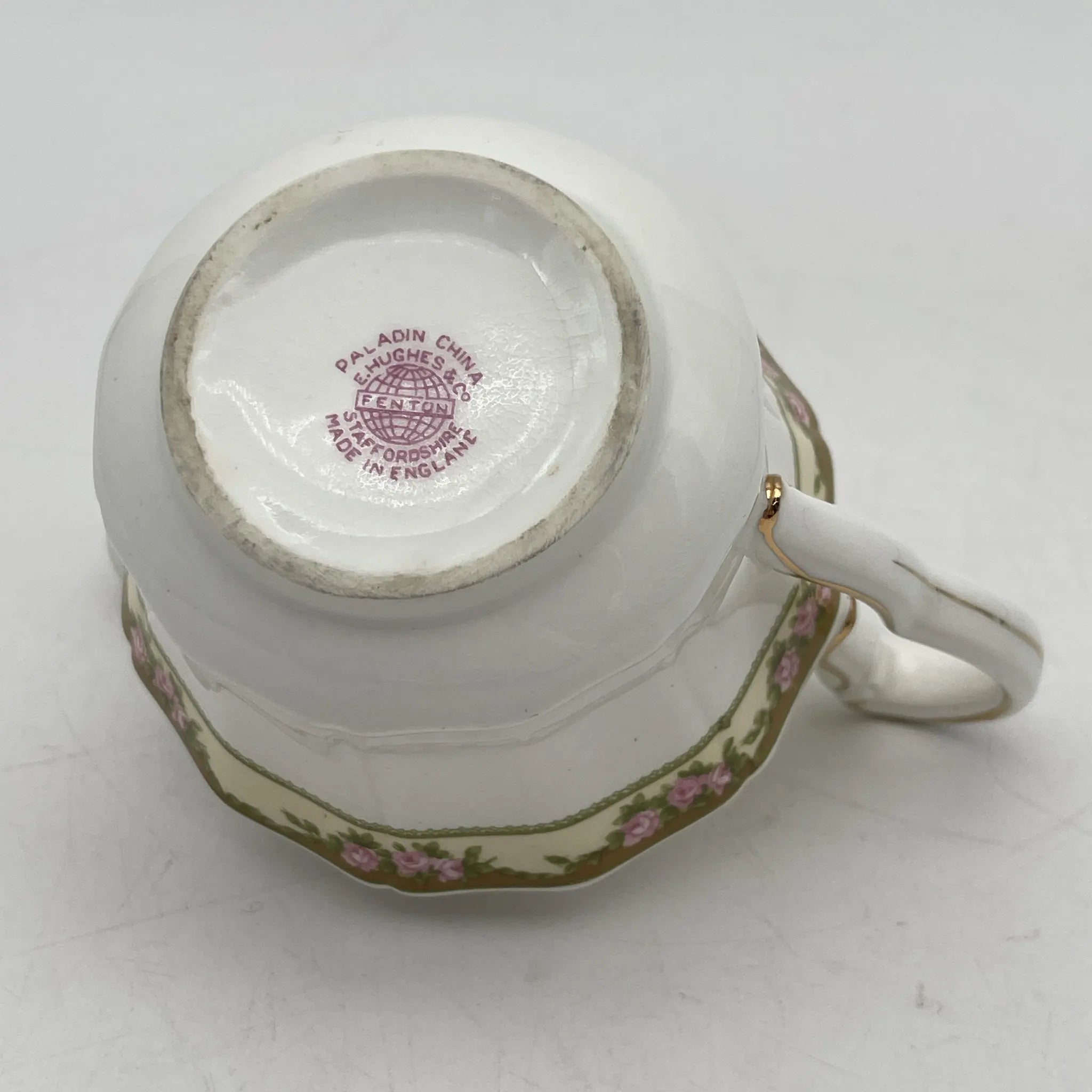 E. Hughes / Creamer (Pitcher) / Paladin China / Mid-20C / Porcelain / England / Gold color, gold rim, white porcelain, Rococo style, rose, leaf pattern / [Antique]