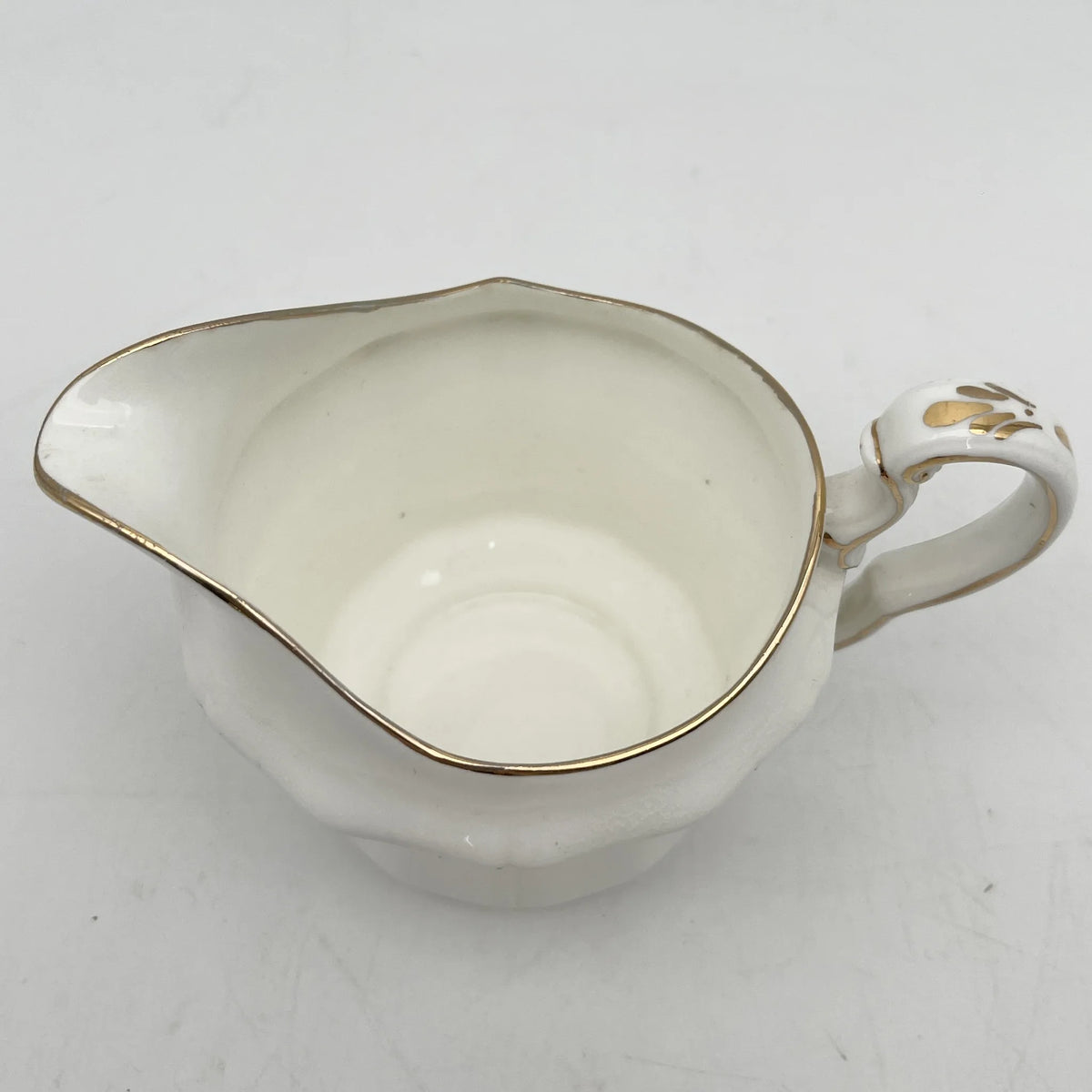 E. Hughes / Creamer (Pitcher) / Paladin China / Mid-20C / Porcelain / England / Gold color, gold rim, white porcelain, Rococo style, rose, leaf pattern / [Antique]