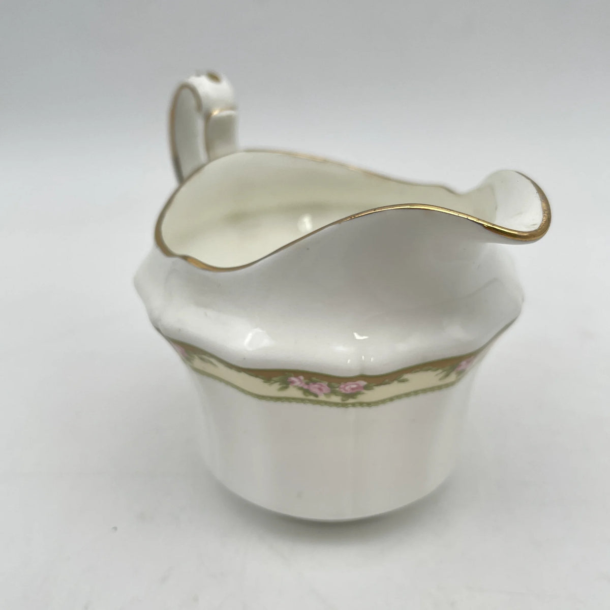 E. Hughes / Creamer (Pitcher) / Paladin China / Mid-20C / Porcelain / England / Gold color, gold rim, white porcelain, Rococo style, rose, leaf pattern / [Antique]