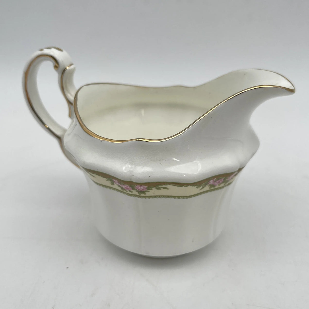 E. Hughes / Creamer (Pitcher) / Paladin China / Mid-20C / Porcelain / England / Gold color, gold rim, white porcelain, Rococo style, rose, leaf pattern / [Antique]