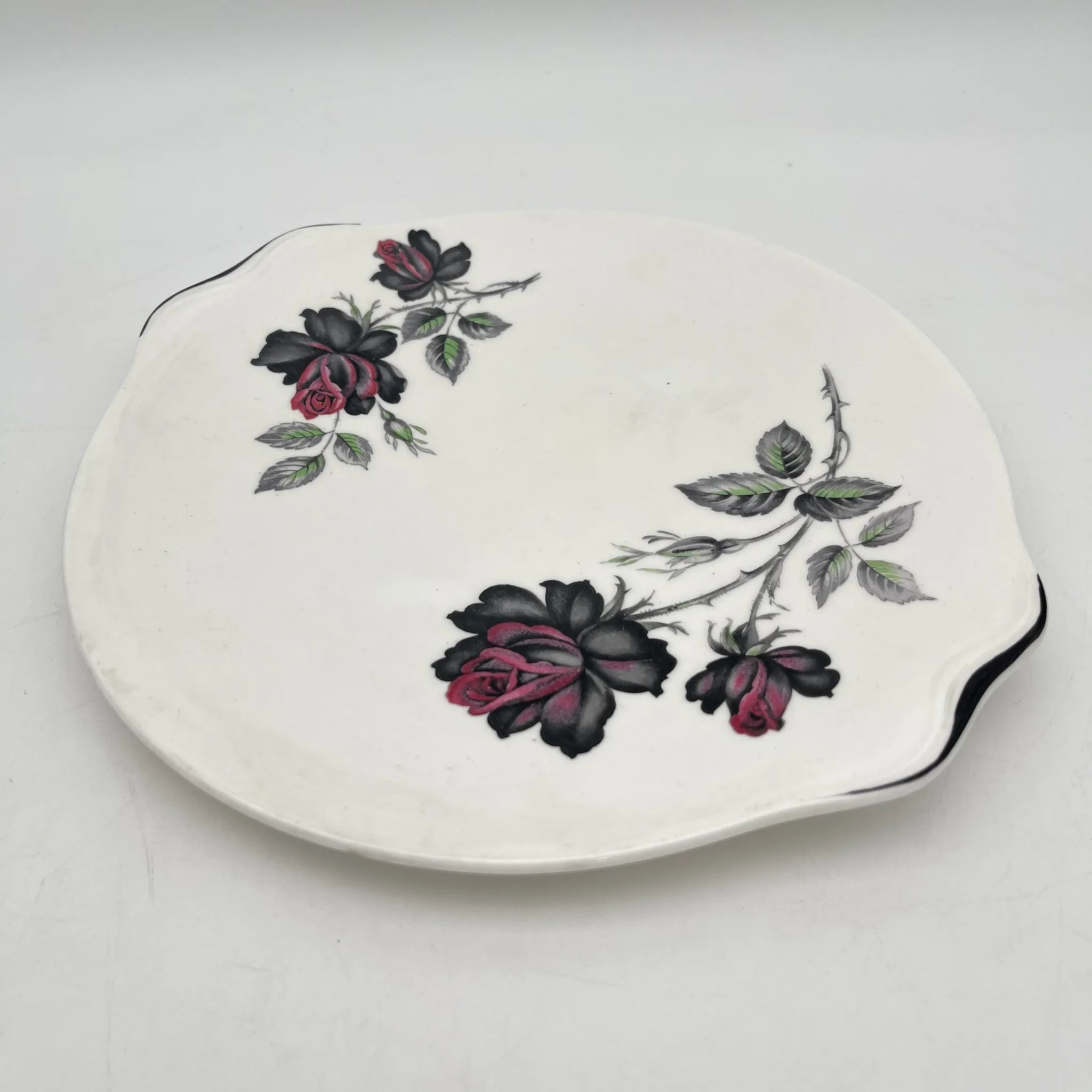 [Vintage] Dinner plate (main plate) / Royal Albert / Masquerade / Estimated mid-20C / Bone China / England / Black Rose