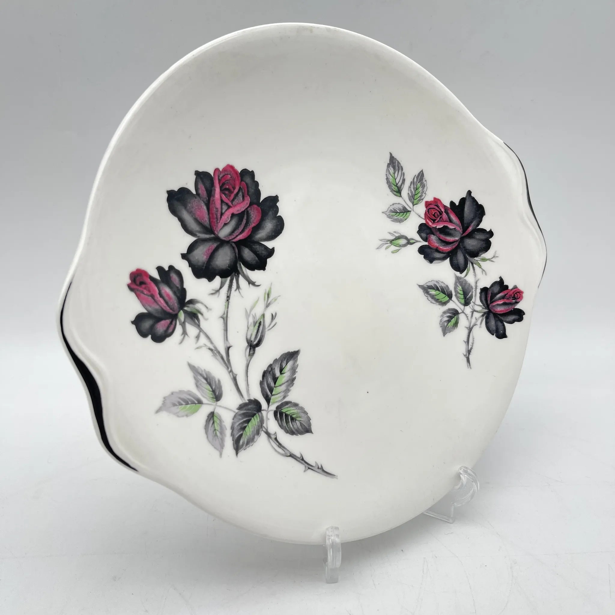 [Vintage] Dinner plate (main plate) / Royal Albert / Masquerade / Estimated mid-20C / Bone China / England / Black Rose