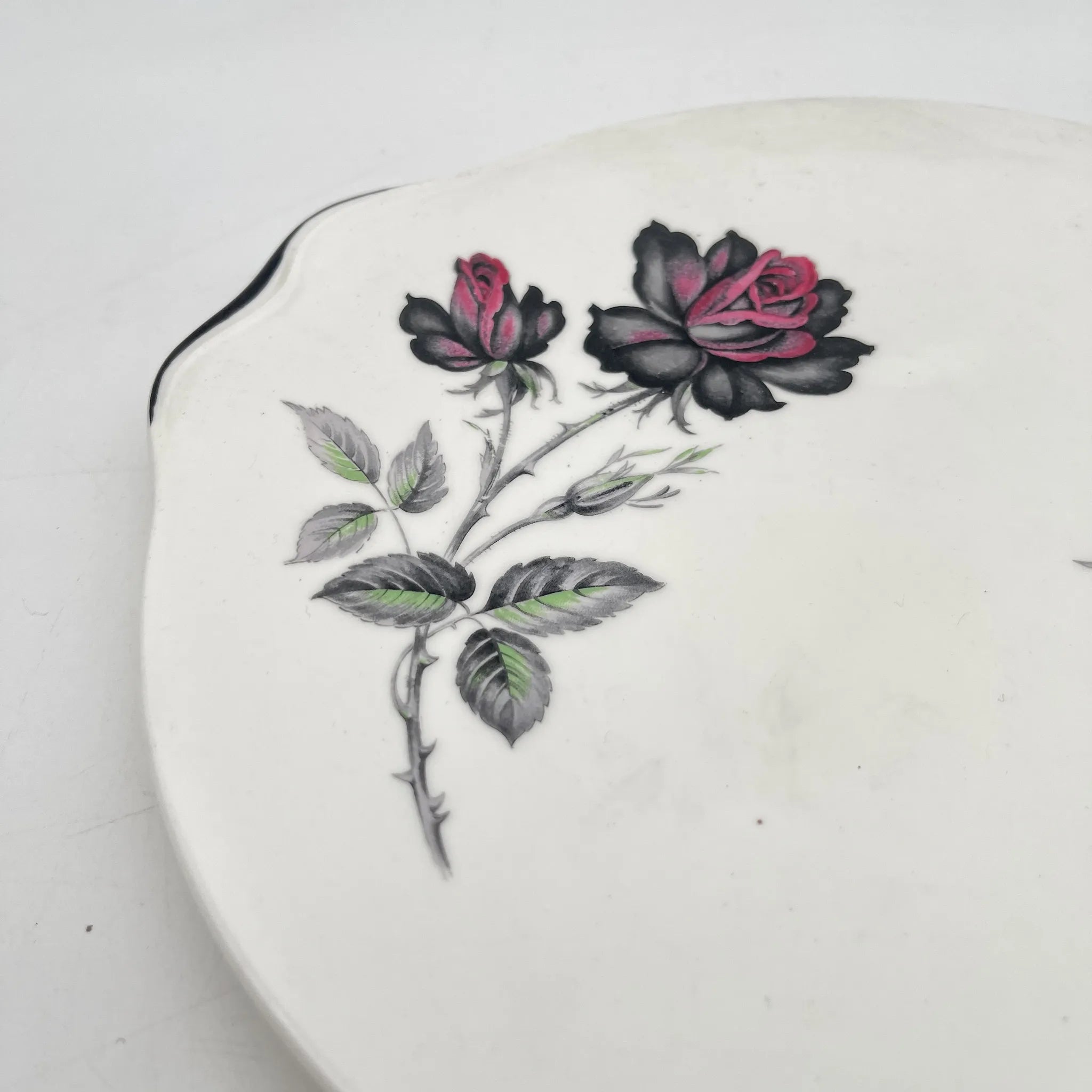 [Vintage] Dinner plate (main plate) / Royal Albert / Masquerade / Estimated mid-20C / Bone China / England / Black Rose