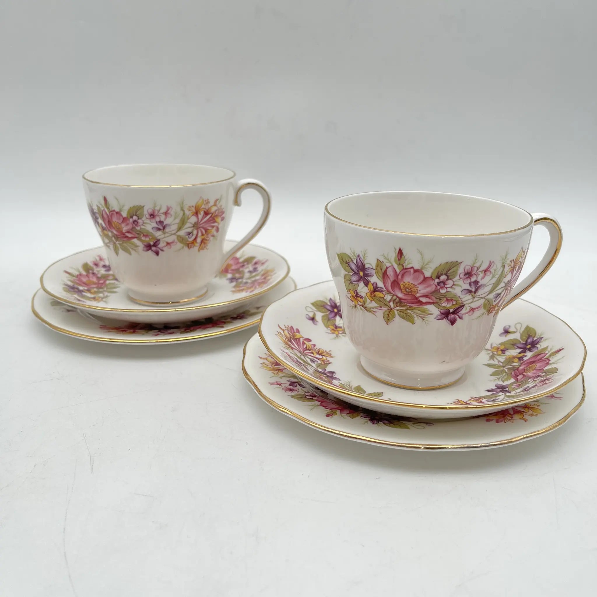 Colclough / トリオ(C&S+デザートプレート)2P / 推定20C中期 / Bone China / イギリス / ハニーサックル, 金彩 / [ビンテージ]