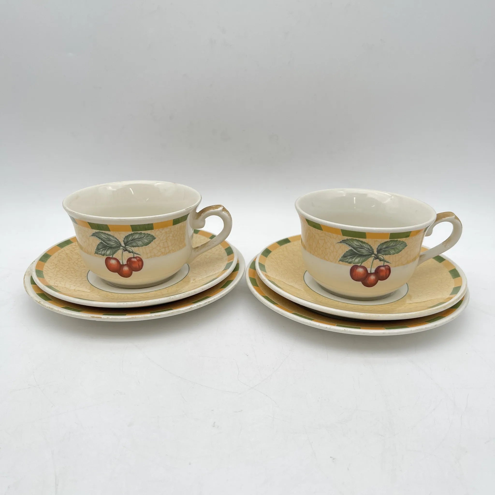 Churchill(チャーチル) / トリオ(C&S+デザートプレート)2P / 推定20C後期 / 陶器 / イギリス / フルーツモチーフ / [リユース]