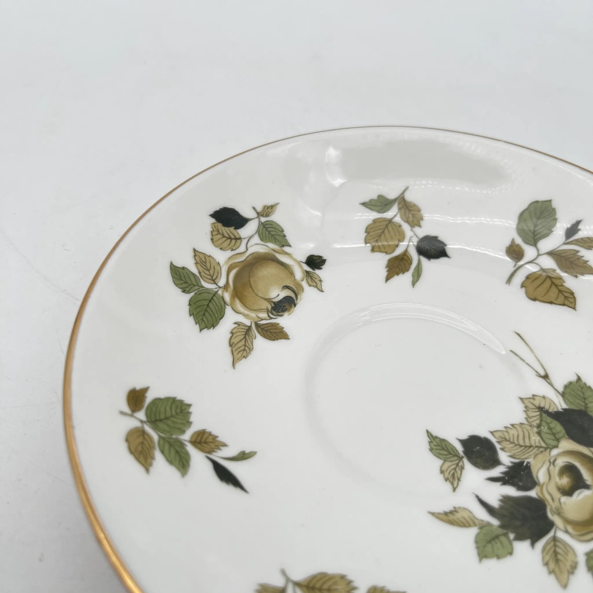 Crown Staffordshire / トリオ(C&S+デザートプレート)2P / 20C中期 / Fine Bone China / イギリス / 薔薇 / [アンティーク]