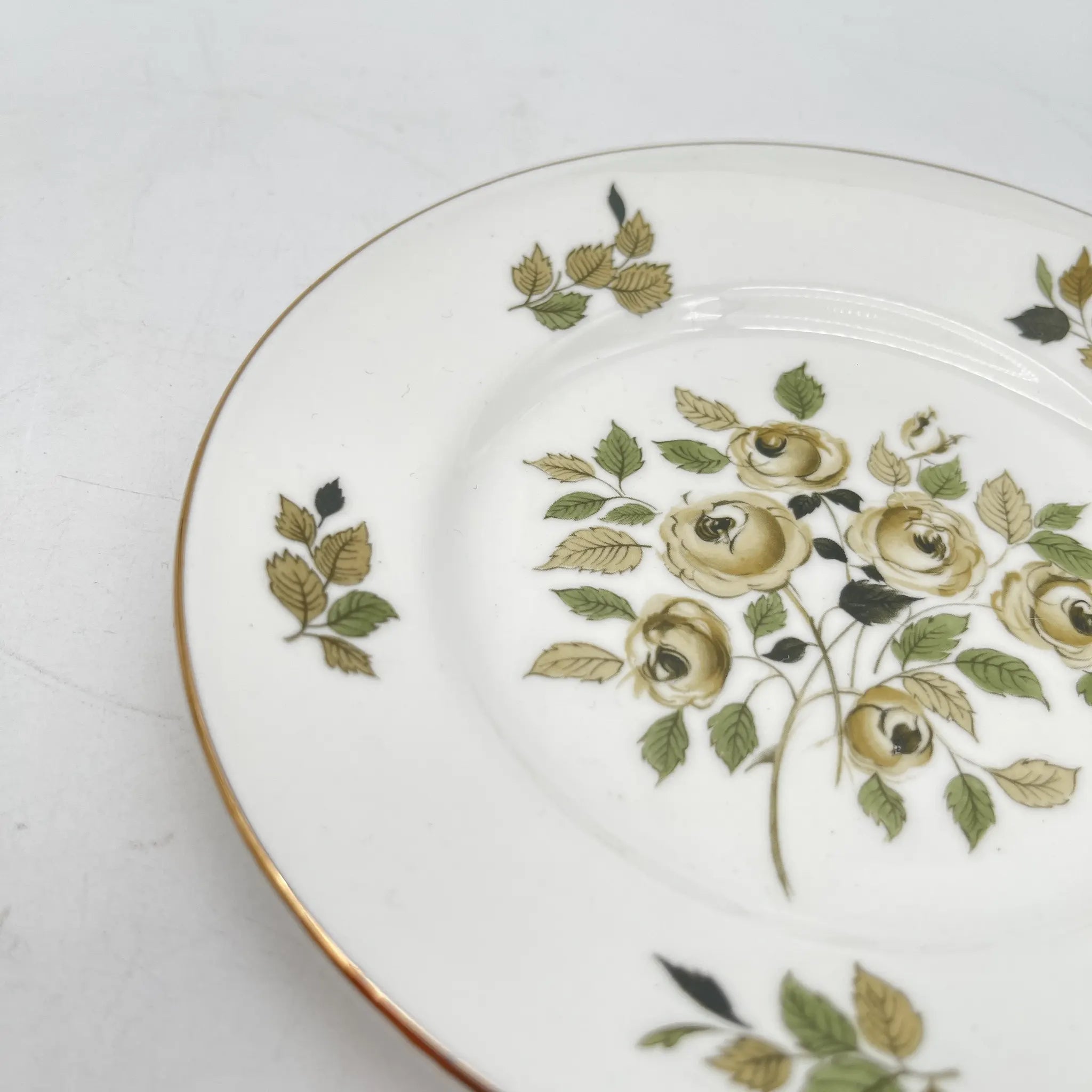 Crown Staffordshire / トリオ(C&S+デザートプレート)2P / 20C中期 / Fine Bone China / イギリス / 薔薇 / [アンティーク]