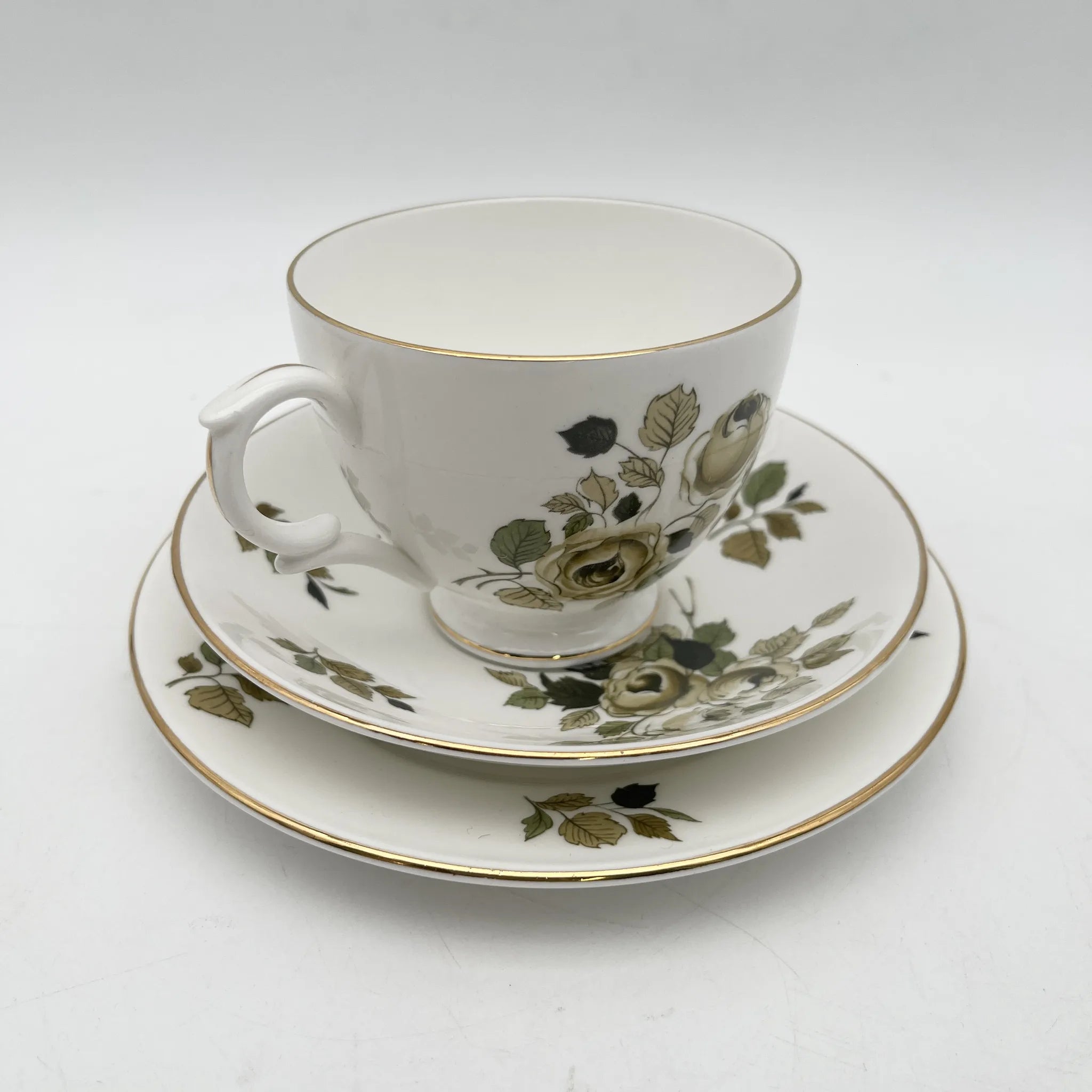 Crown Staffordshire / トリオ(C&S+デザートプレート)2P / 20C中期 / Fine Bone China / イギリス / 薔薇 / [アンティーク]