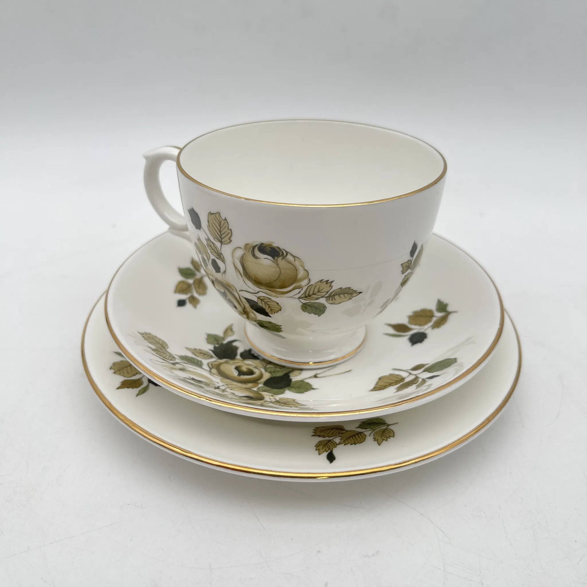 Crown Staffordshire / トリオ+デザートプレート / 20C中期 / Fine Bone China / イギリス / 薔薇 / [アンティーク]
