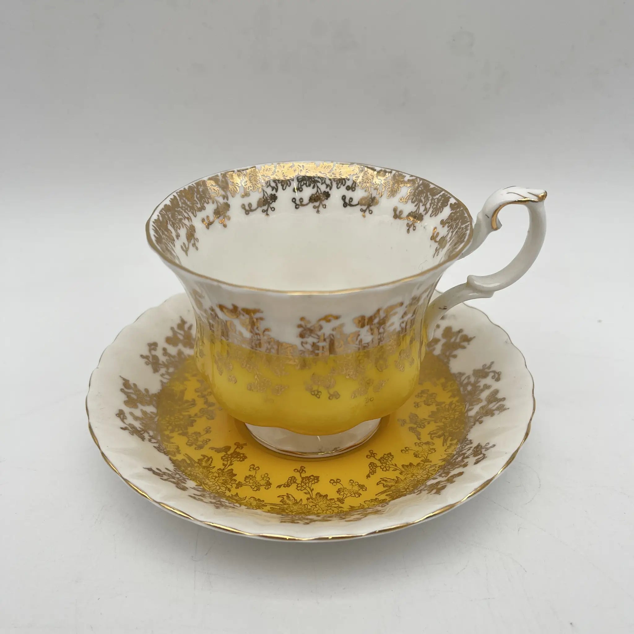 Royal Albert(ロイヤル・アルバート) / ティーカップ&ソーサー / Regal Series / 20C中期 / Bone China / イギリス / チンツ / [ビンテージ]