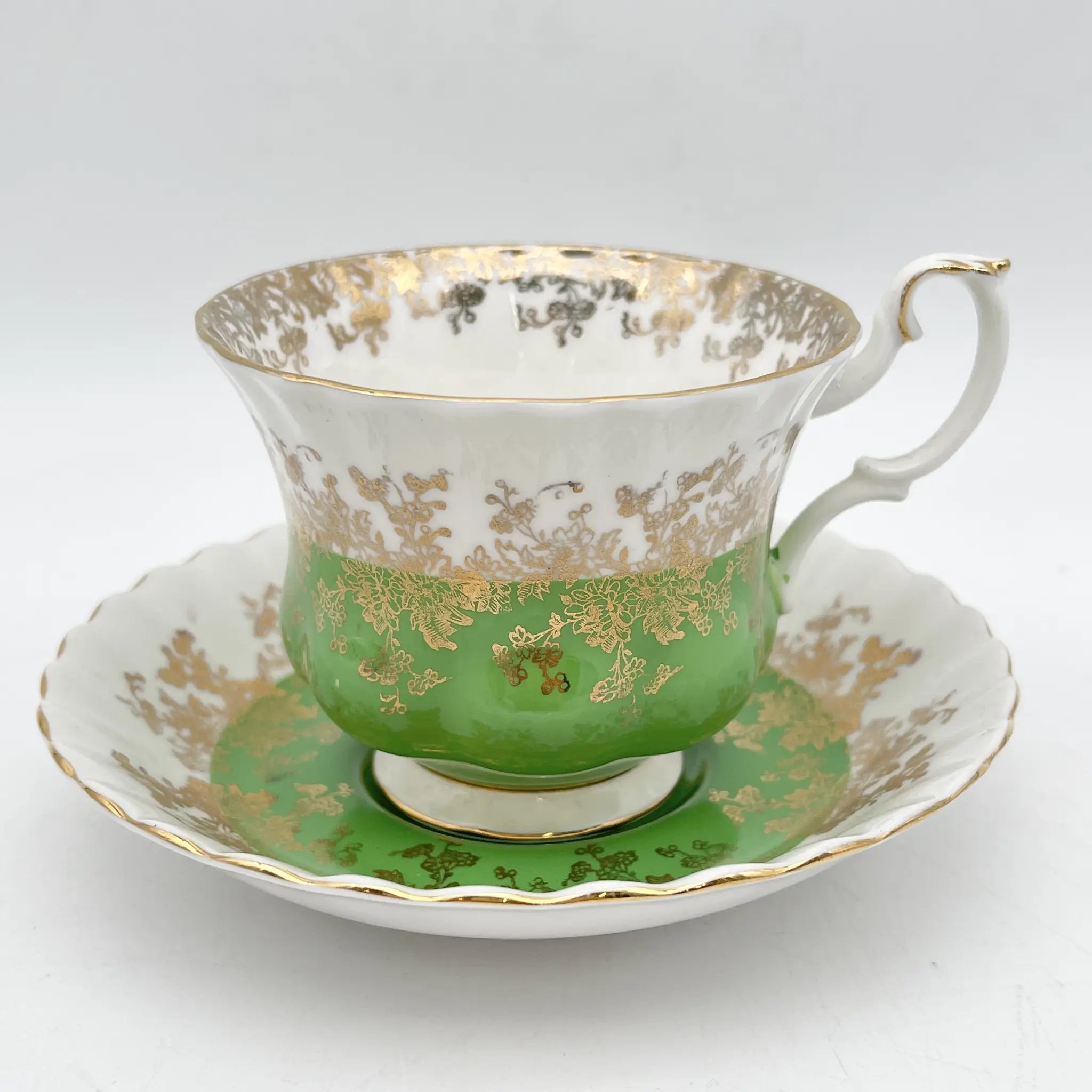 Royal Albert(ロイヤル・アルバート) / ティーカップ&ソーサー / Regal Series / 20C中期 / Bone China / イギリス / チンツ / [ビンテージ]
