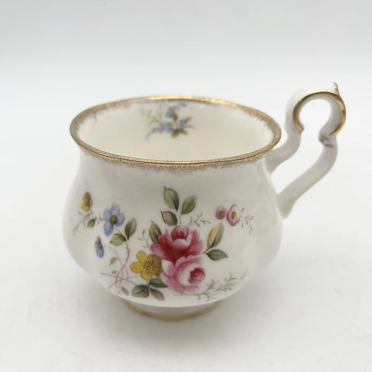 Royal Albert（皇家阿尔伯特）/三重奏（杯&碟子+甜点盘）2p / Tenderness / 1970s- / Bone China /英国/ 骨中国，花卉图案，花卉图案，英国葡萄酒，陶瓷，洛可可风格，古典西餐餐具，金彩装饰，金轮辋/[葡萄酒]