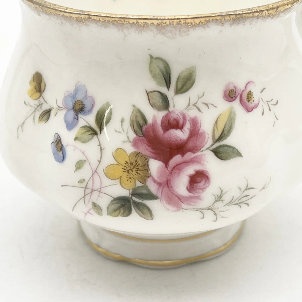 Royal Albert（皇家阿尔伯特）/三重奏（杯&碟子+甜点盘）2p / Tenderness / 1970s- / Bone China /英国/ 骨中国，花卉图案，花卉图案，英国葡萄酒，陶瓷，洛可可风格，古典西餐餐具，金彩装饰，金轮辋/[葡萄酒]