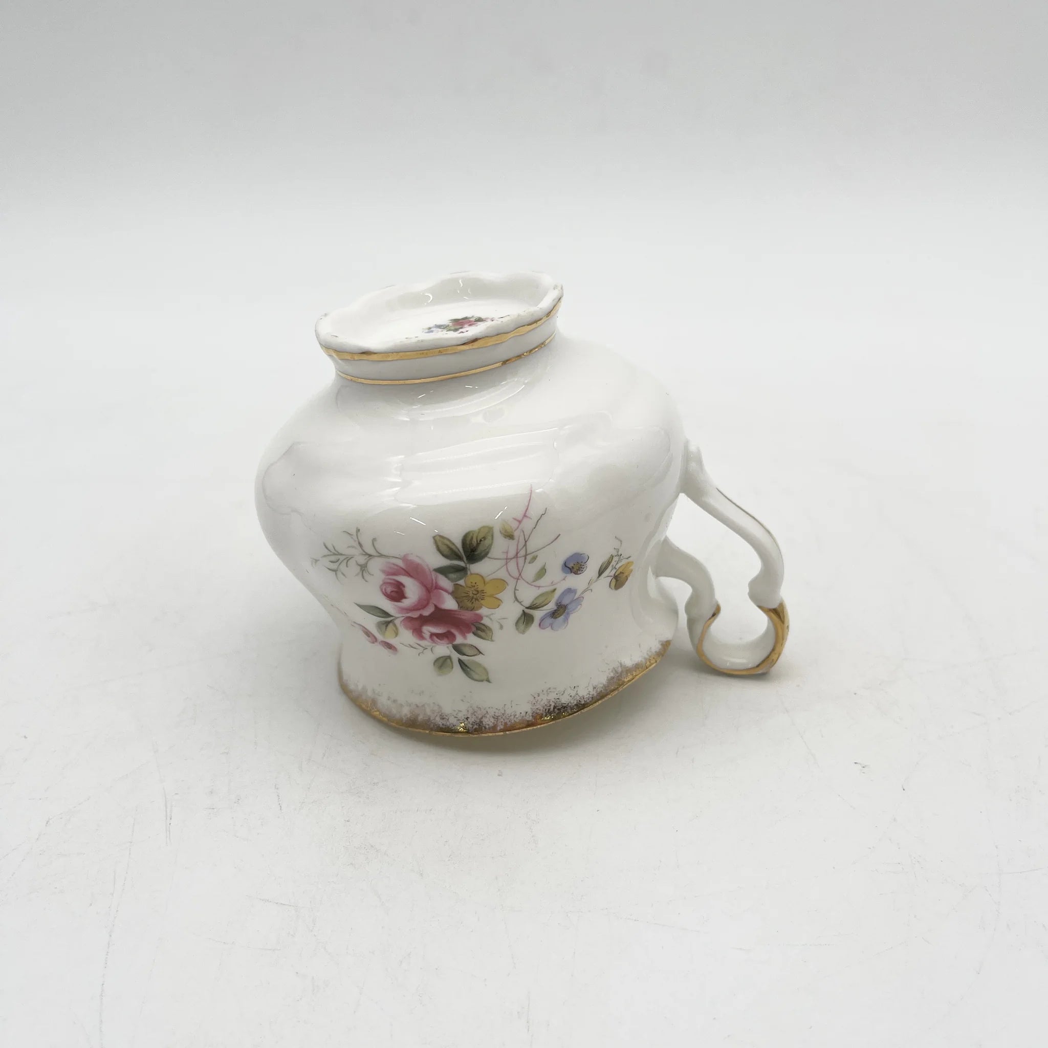 Royal Albert（皇家阿尔伯特）/三重奏（杯&碟子+甜点盘）2p / Tenderness / 1970s- / Bone China /英国/ 骨中国，花卉图案，花卉图案，英国葡萄酒，陶瓷，洛可可风格，古典西餐餐具，金彩装饰，金轮辋/[葡萄酒]