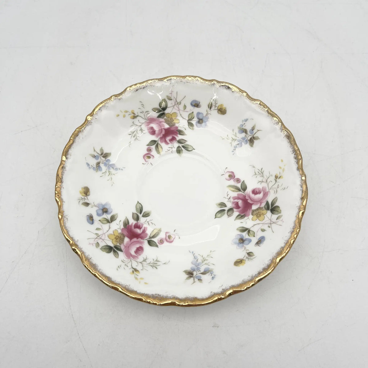 Royal Albert（皇家阿尔伯特）/三重奏（杯&碟子+甜点盘）2p / Tenderness / 1970s- / Bone China /英国/ 骨中国，花卉图案，花卉图案，英国葡萄酒，陶瓷，洛可可风格，古典西餐餐具，金彩装饰，金轮辋/[葡萄酒]