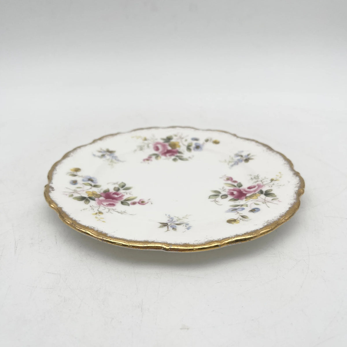 Royal Albert（皇家阿尔伯特）/三重奏（杯&碟子+甜点盘）2p / Tenderness / 1970s- / Bone China /英国/ 骨中国，花卉图案，花卉图案，英国葡萄酒，陶瓷，洛可可风格，古典西餐餐具，金彩装饰，金轮辋/[葡萄酒]