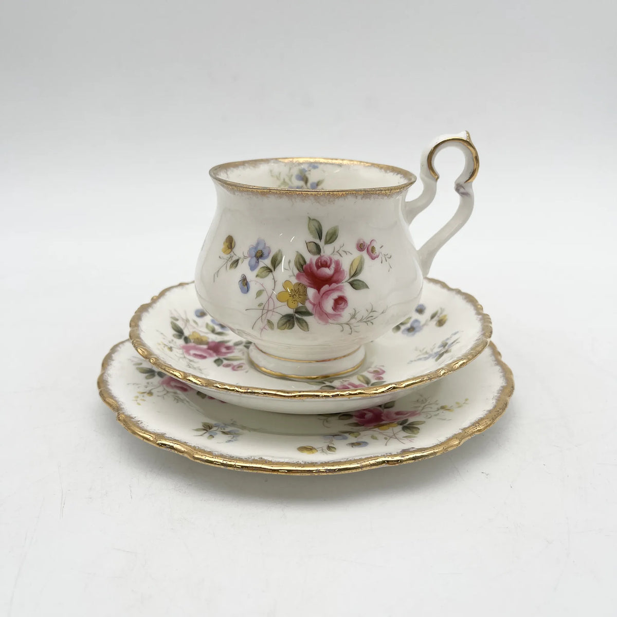 Royal Albert（皇家阿尔伯特）/三重奏（杯&碟子+甜点盘）2p / Tenderness / 1970s- / Bone China /英国/ 骨中国，花卉图案，花卉图案，英国葡萄酒，陶瓷，洛可可风格，古典西餐餐具，金彩装饰，金轮辋/[葡萄酒]