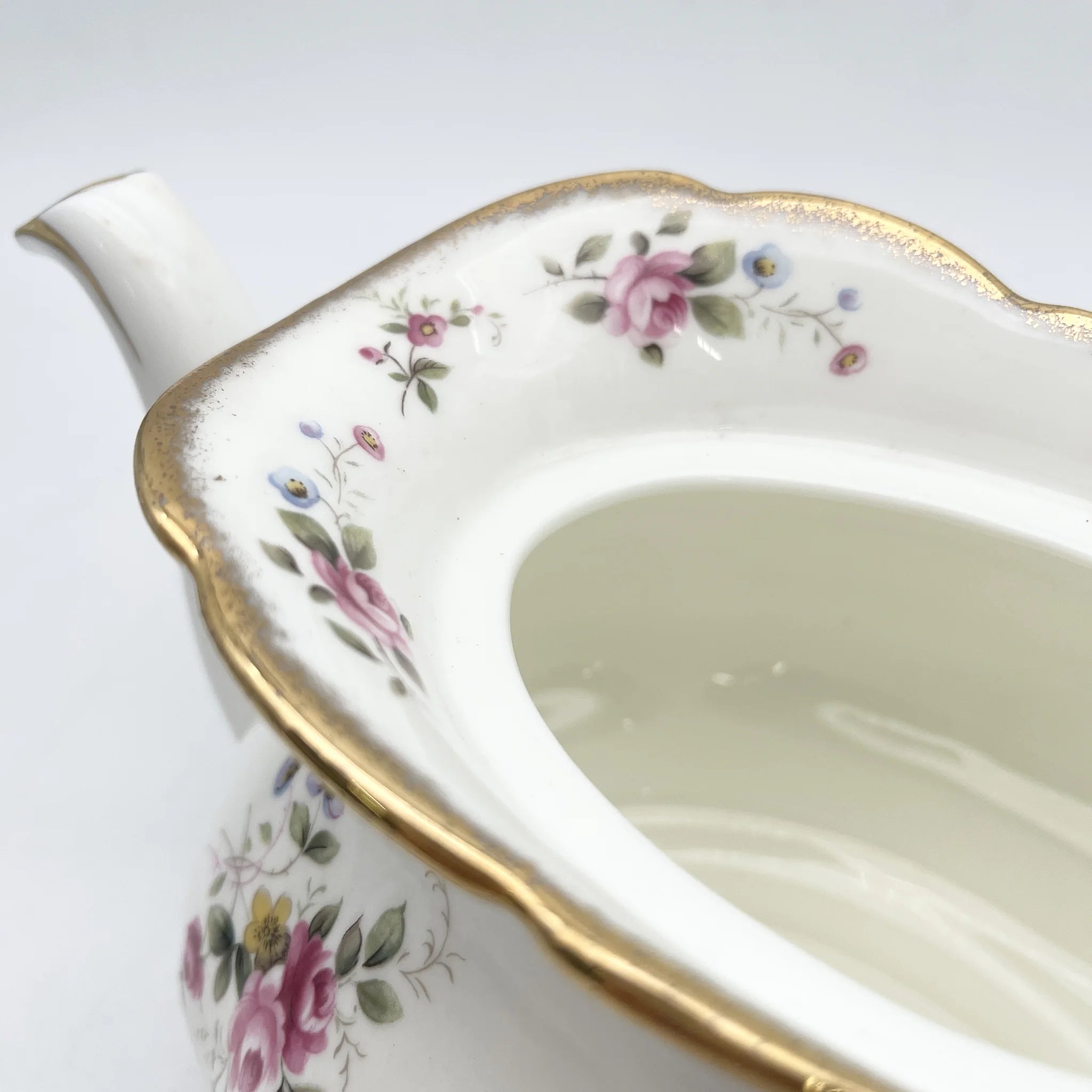 Royal Albert /茶壶/ Tenderness / 1970s- / Bone China /英国/ 骨中国，花卉图案，花卉图案，英国葡萄酒，陶瓷，洛可可风格，古典西餐餐具，金彩装饰，金轮辋/[葡萄酒]
