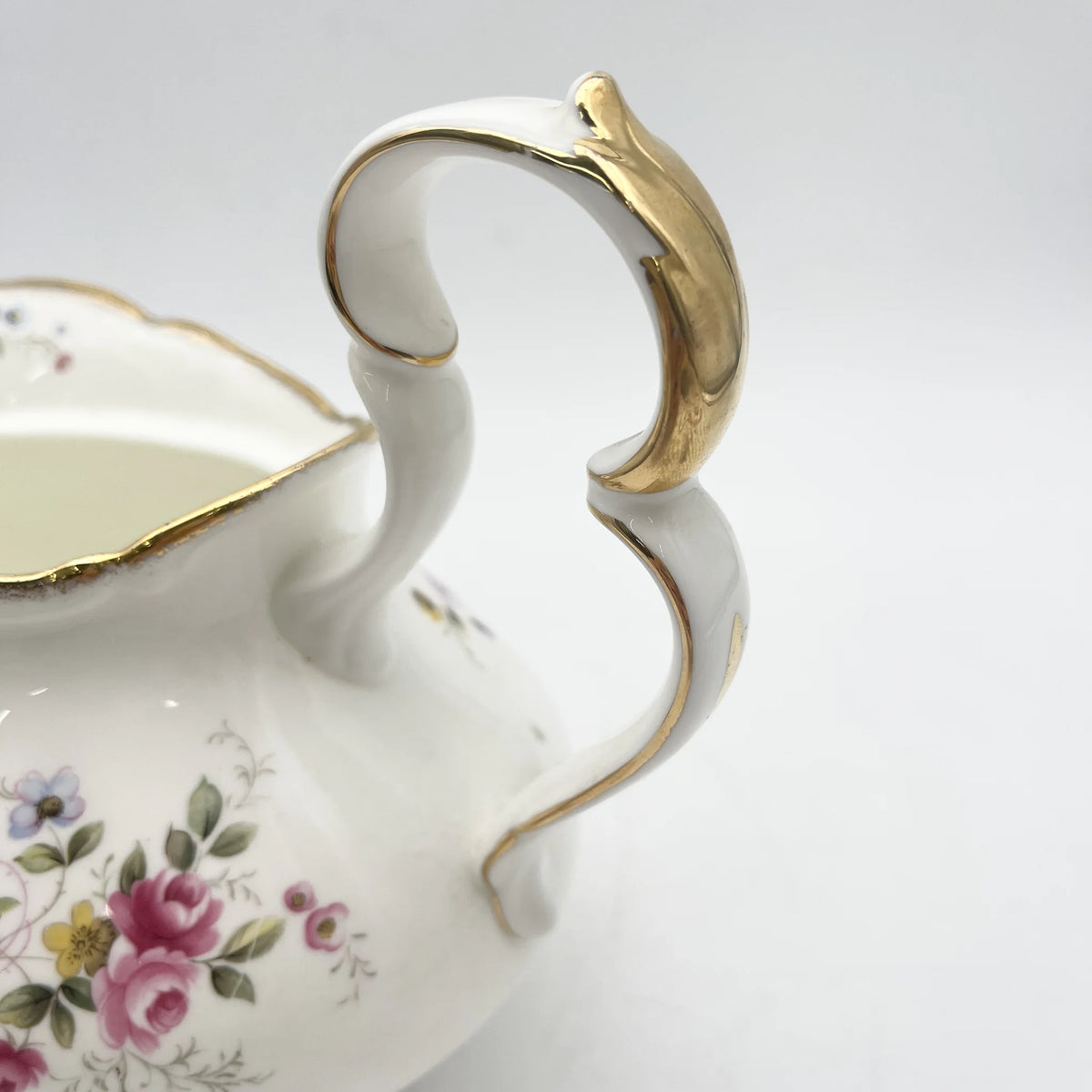 Royal Albert /茶壶/ Tenderness / 1970s- / Bone China /英国/ 骨中国，花卉图案，花卉图案，英国葡萄酒，陶瓷，洛可可风格，古典西餐餐具，金彩装饰，金轮辋/[葡萄酒]