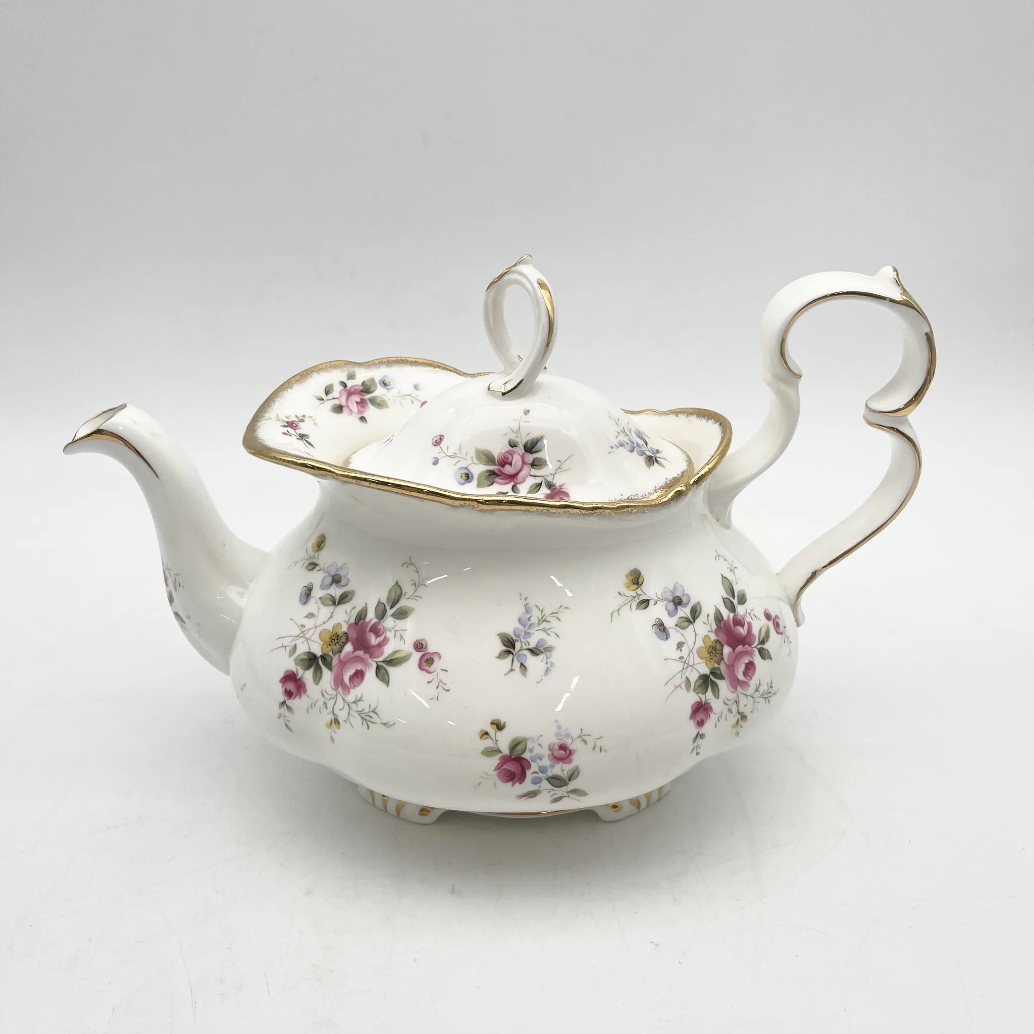 Royal Albert /茶壶/ Tenderness / 1970s- / Bone China /英国/ 骨中国，花卉图案，花卉图案，英国葡萄酒，陶瓷，洛可可风格，古典西餐餐具，金彩装饰，金轮辋/[葡萄酒]