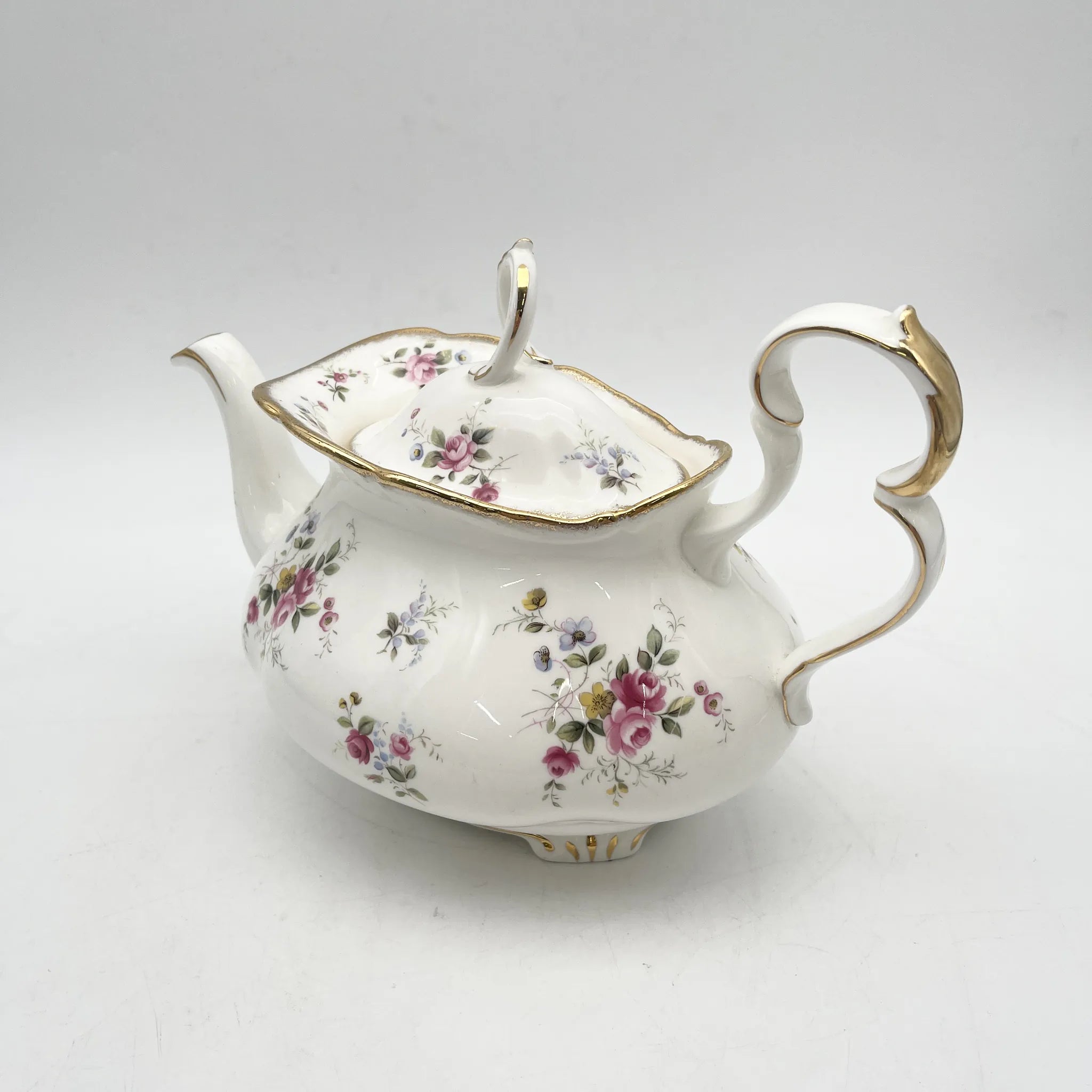 Royal Albert /茶壶/ Tenderness / 1970s- / Bone China /英国/ 骨中国，花卉图案，花卉图案，英国葡萄酒，陶瓷，洛可可风格，古典西餐餐具，金彩装饰，金轮辋/[葡萄酒]