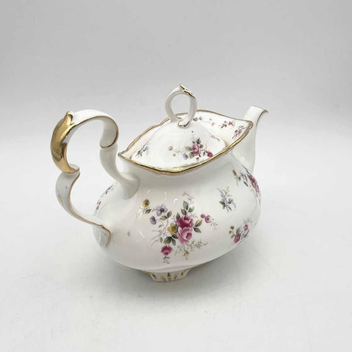 Royal Albert /茶壶/ Tenderness / 1970s- / Bone China /英国/ 骨中国，花卉图案，花卉图案，英国葡萄酒，陶瓷，洛可可风格，古典西餐餐具，金彩装饰，金轮辋/[葡萄酒]