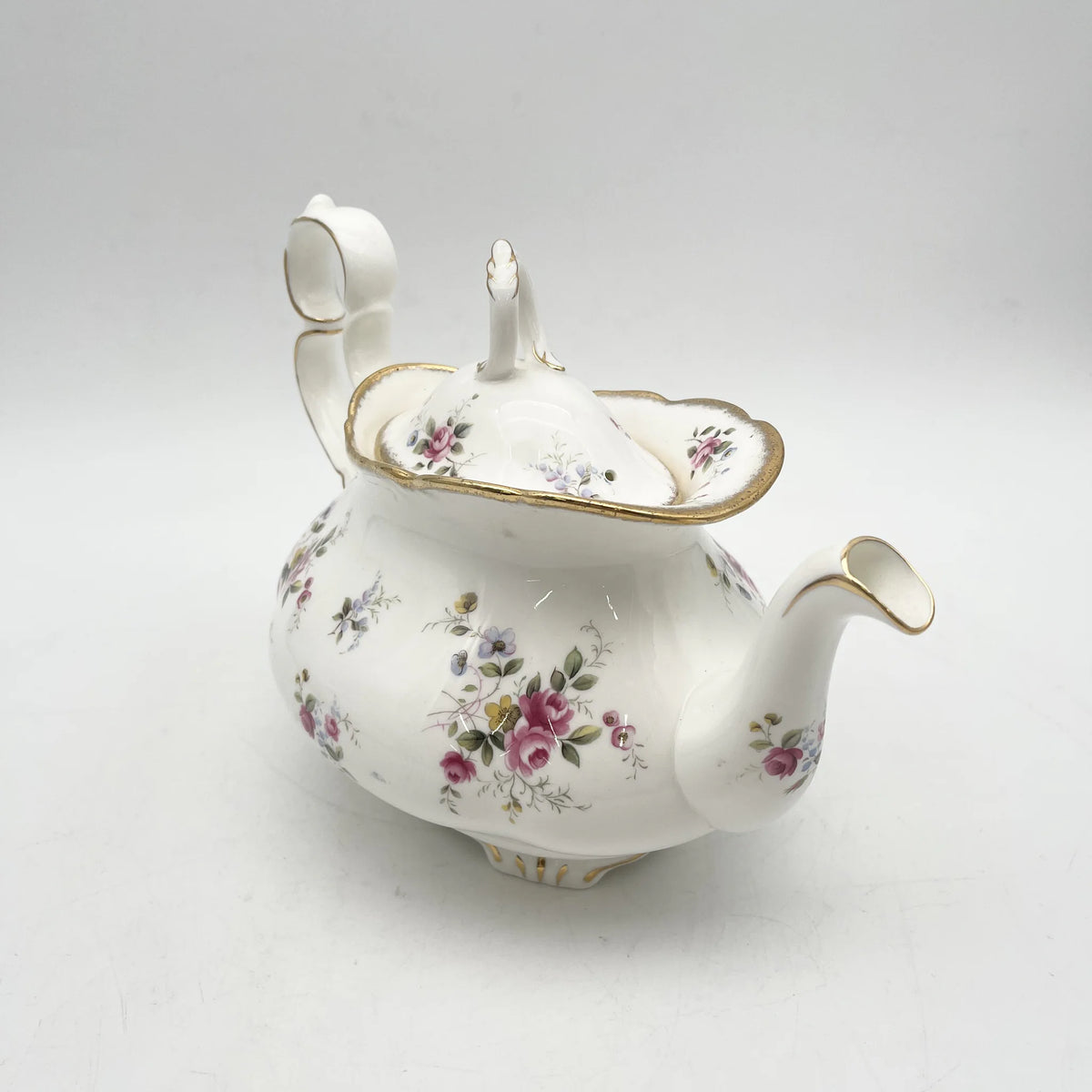 Royal Albert /茶壶/ Tenderness / 1970s- / Bone China /英国/ 骨中国，花卉图案，花卉图案，英国葡萄酒，陶瓷，洛可可风格，古典西餐餐具，金彩装饰，金轮辋/[葡萄酒]
