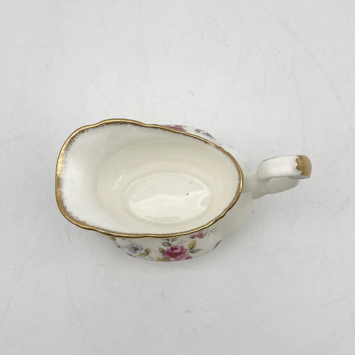 Royal Albert / cremer / Tenderness / 1970s- / Bone China /英国/ 骨中国，花卉图案，花卉图案，英国葡萄酒，陶瓷，洛可可风格，古典西餐餐具，金彩装饰，金轮辋/[葡萄酒]