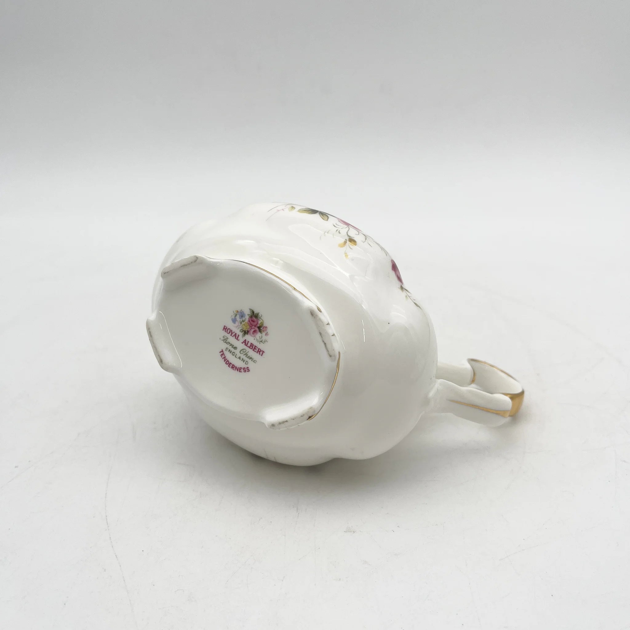 Royal Albert / cremer / Tenderness / 1970s- / Bone China /英国/ 骨中国，花卉图案，花卉图案，英国葡萄酒，陶瓷，洛可可风格，古典西餐餐具，金彩装饰，金轮辋/[葡萄酒]