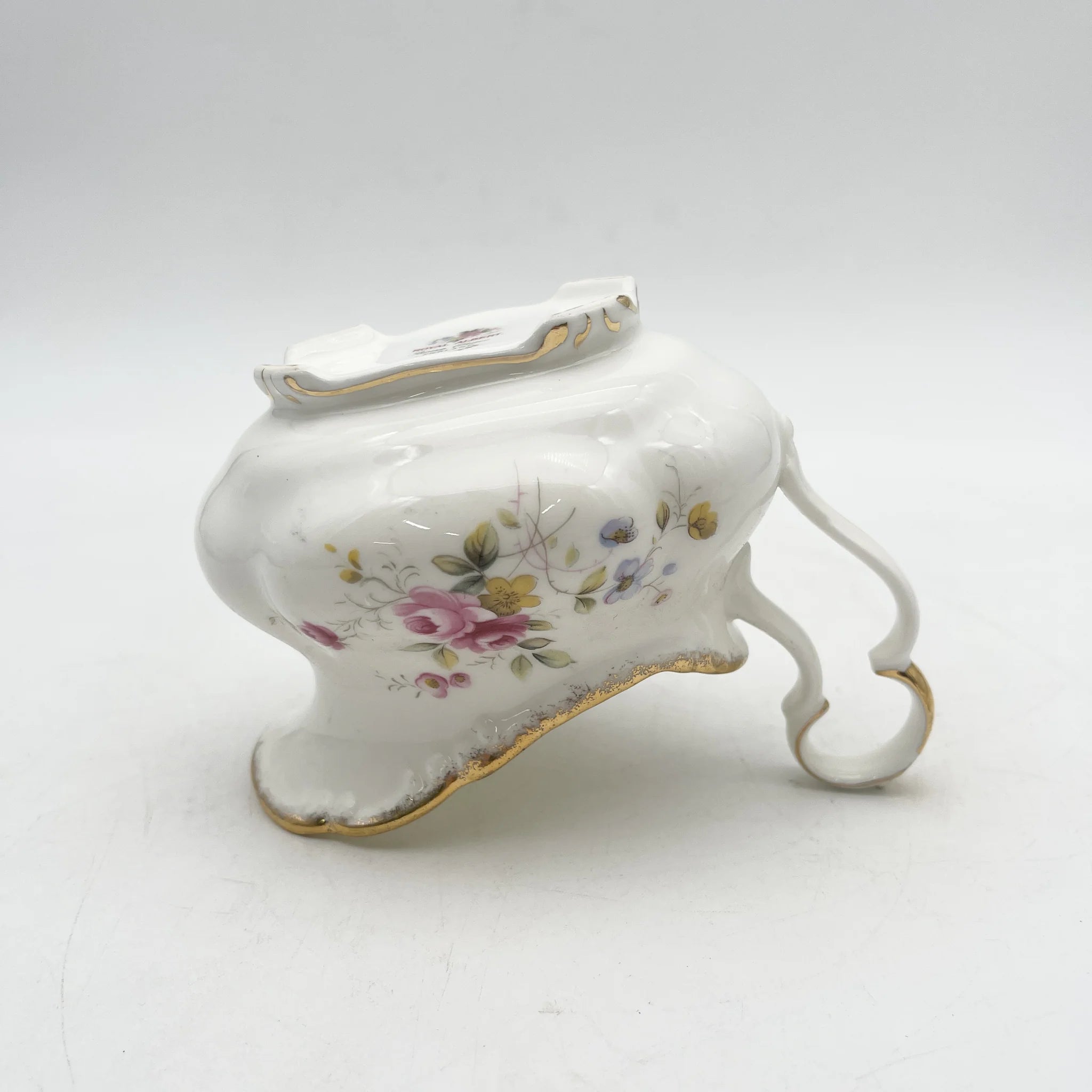 Royal Albert / cremer / Tenderness / 1970s- / Bone China /英国/ 骨中国，花卉图案，花卉图案，英国葡萄酒，陶瓷，洛可可风格，古典西餐餐具，金彩装饰，金轮辋/[葡萄酒]