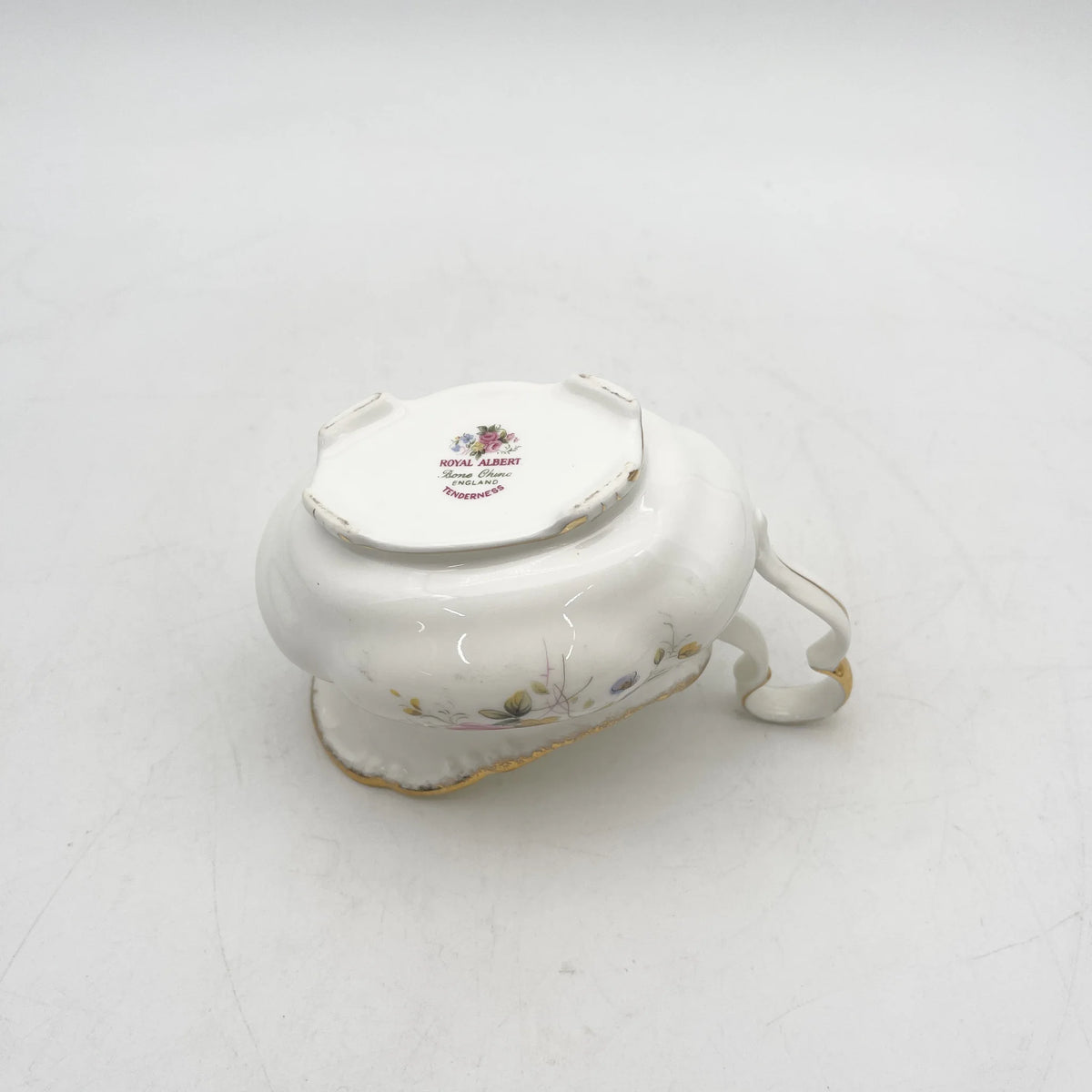Royal Albert / cremer / Tenderness / 1970s- / Bone China /英国/ 骨中国，花卉图案，花卉图案，英国葡萄酒，陶瓷，洛可可风格，古典西餐餐具，金彩装饰，金轮辋/[葡萄酒]
