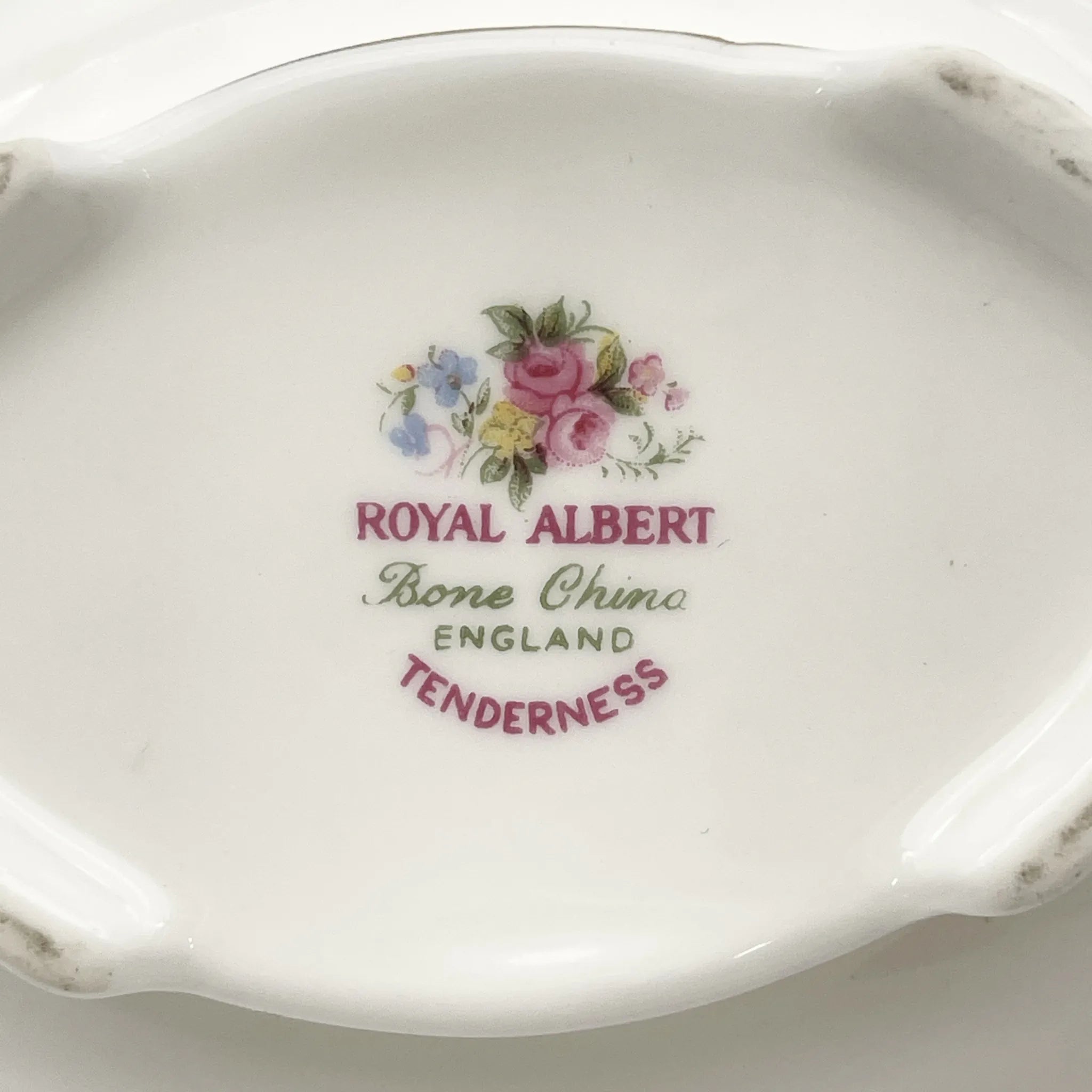 Royal Albert / cremer / Tenderness / 1970s- / Bone China /英国/ 骨中国，花卉图案，花卉图案，英国葡萄酒，陶瓷，洛可可风格，古典西餐餐具，金彩装饰，金轮辋/[葡萄酒]