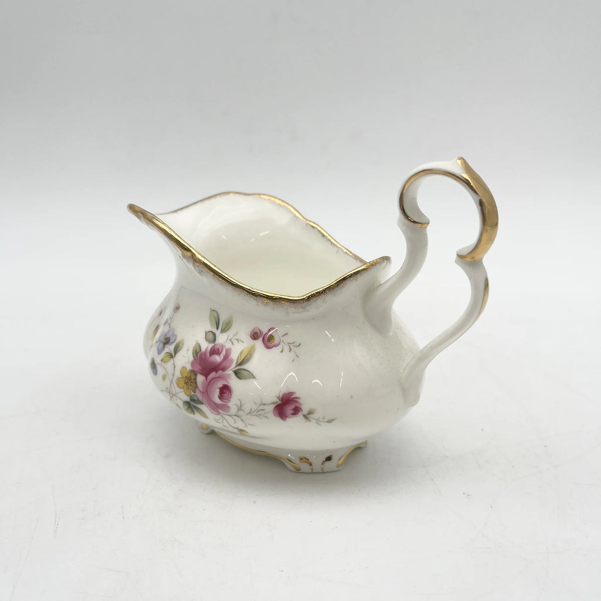 Royal Albert / cremer / Tenderness / 1970s- / Bone China /英国/ 骨中国，花卉图案，花卉图案，英国葡萄酒，陶瓷，洛可可风格，古典西餐餐具，金彩装饰，金轮辋/[葡萄酒]
