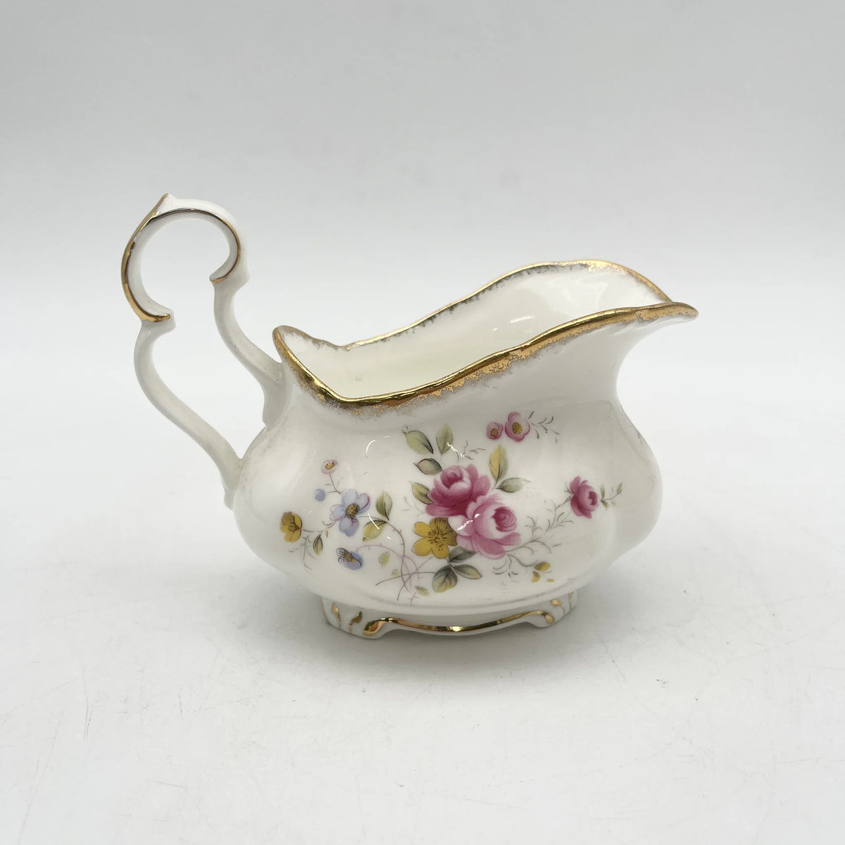 Royal Albert / cremer / Tenderness / 1970s- / Bone China /英国/ 骨中国，花卉图案，花卉图案，英国葡萄酒，陶瓷，洛可可风格，古典西餐餐具，金彩装饰，金轮辋/[葡萄酒]