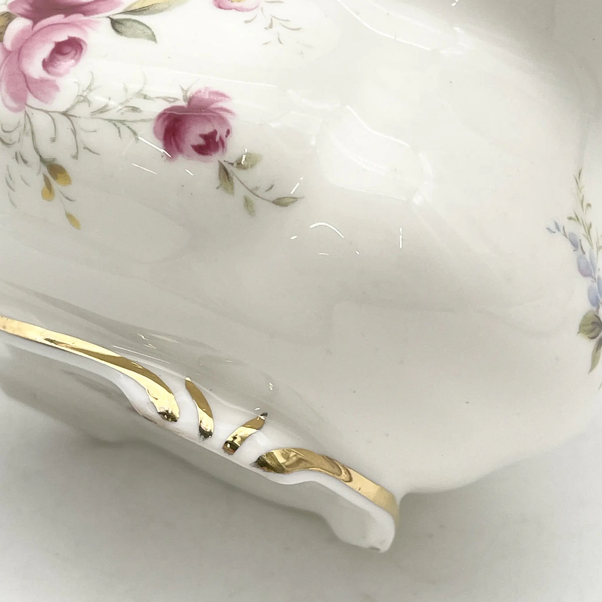 Royal Albert /糖碗/ Tenderness / 1970s- / Bone China /英国/ 骨中国，花卉图案，花卉图案，英国葡萄酒，陶瓷，洛可可风格，古典西餐餐具，金彩装饰，金轮辋/[葡萄酒]
